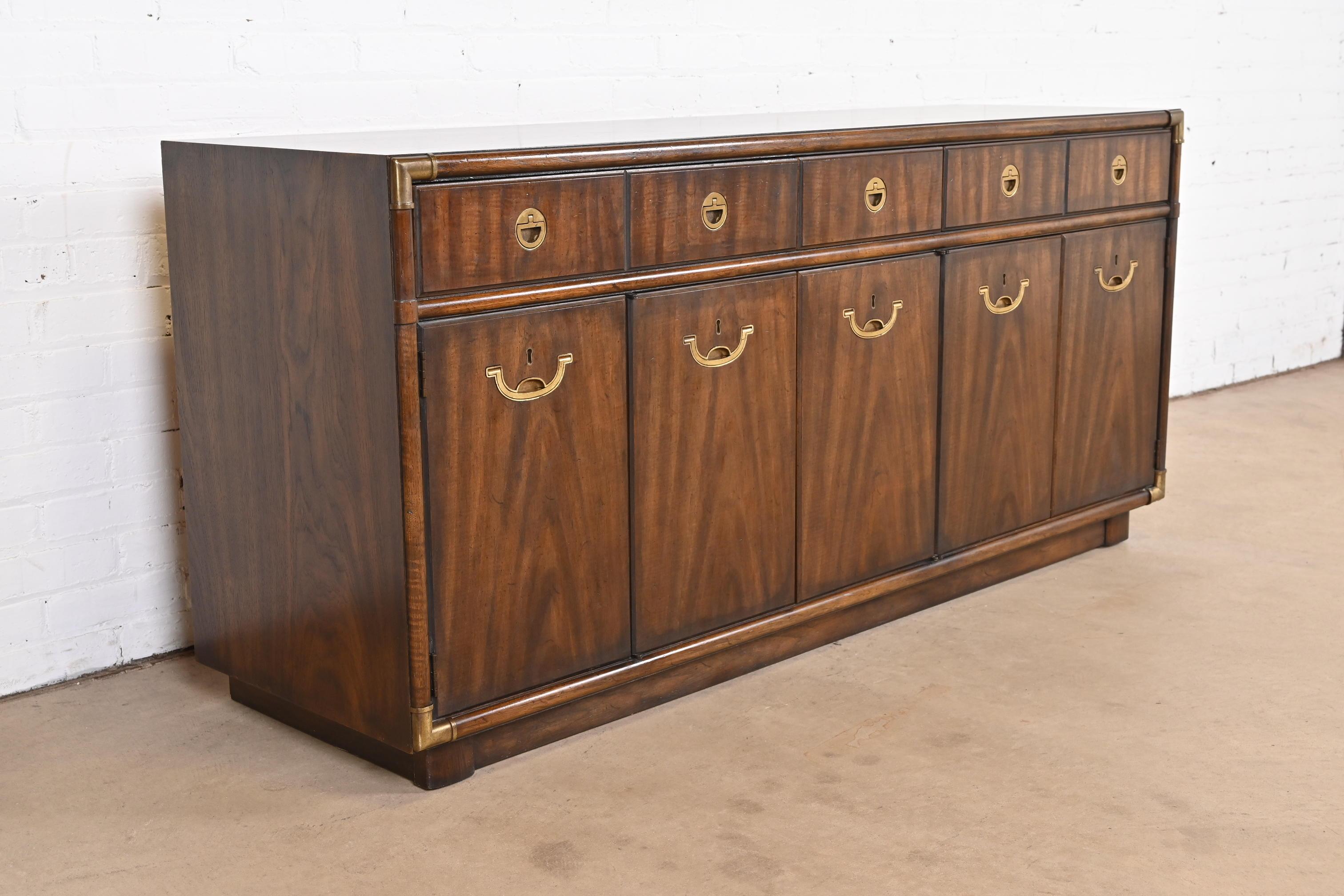 Drexel Heritage Hollywood Regency Campaign Walnut Sideboard Credenza, 1970s In Good Condition For Sale In South Bend, IN