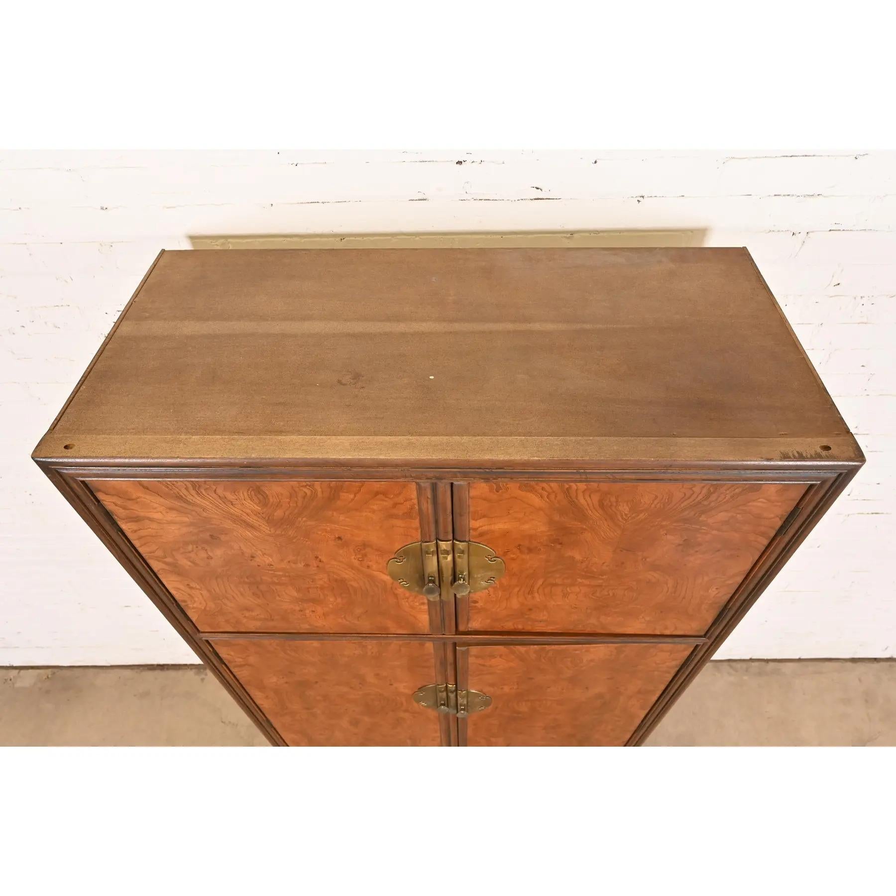Drexel Heritage Hollywood Regency Chinoiserie Armoire Dresser de Madera de Burl en venta 2