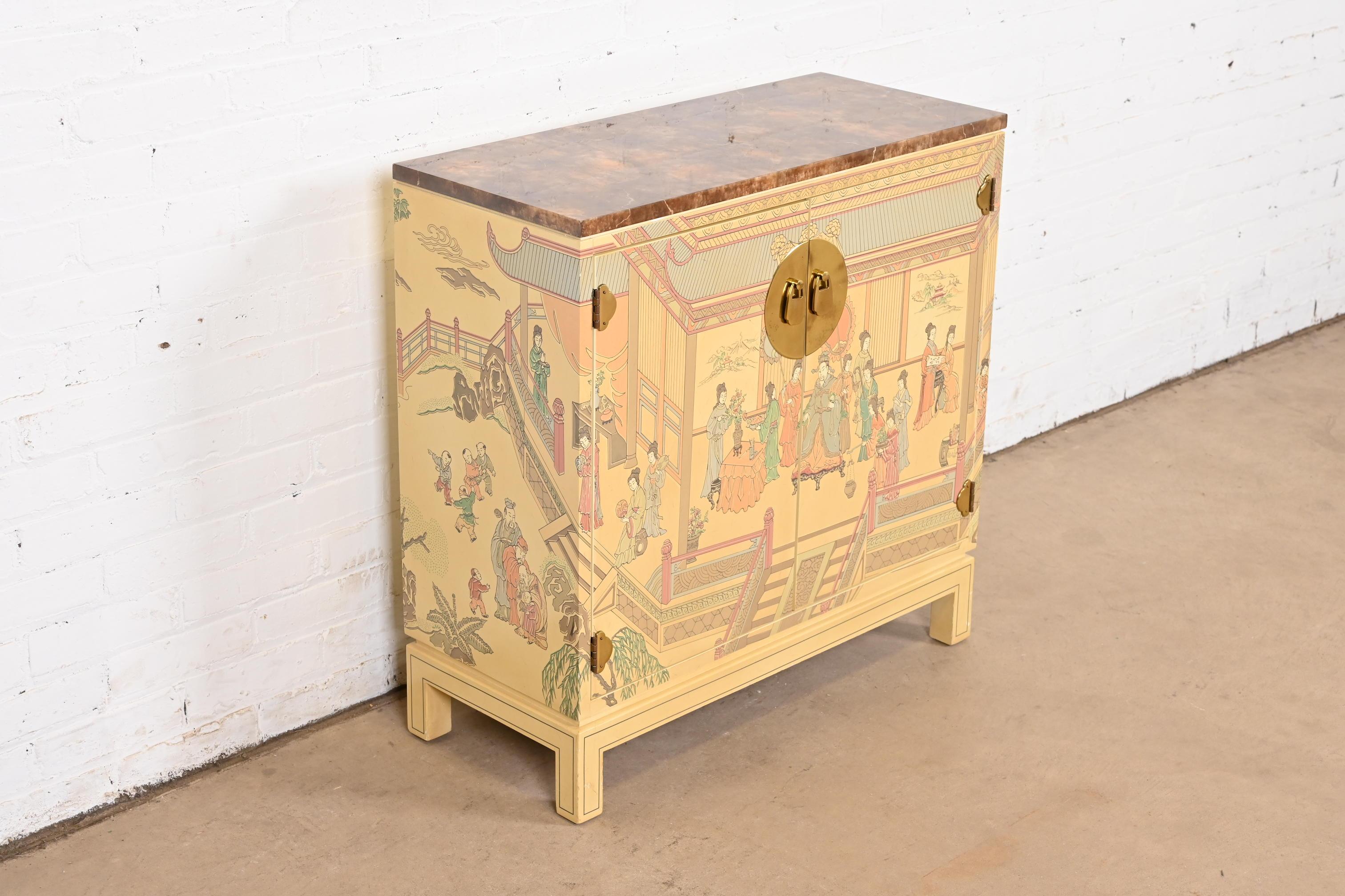 Drexel Heritage Hollywood Regency Chinoiserie-Barschrank, handbemalt, lackiert und lackiert (Ende des 20. Jahrhunderts) im Angebot