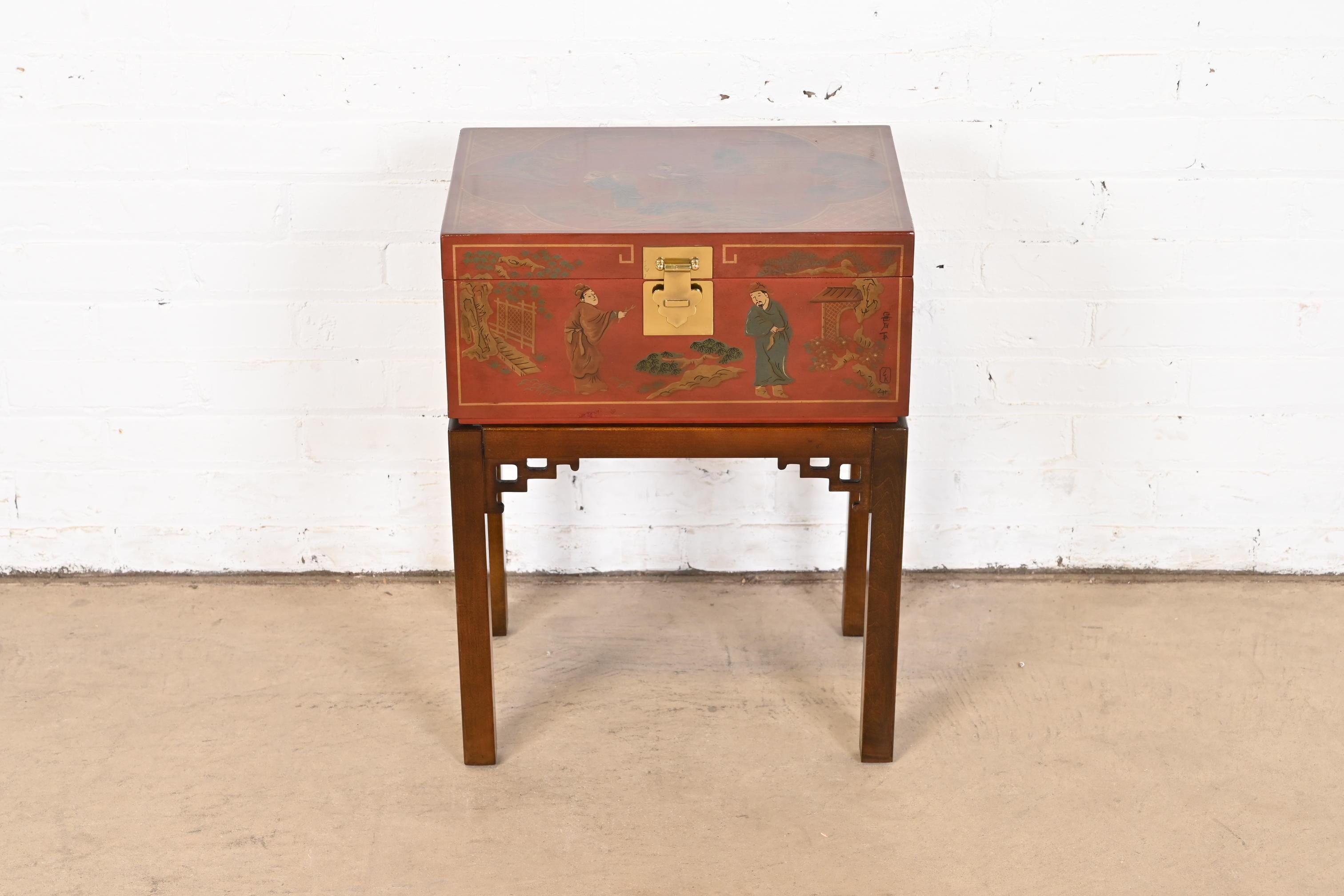 A gorgeous Hollywood Regency Chinoiserie chest on stand or occasional side table

By Drexel Heritage

USA, Late 20th Century

Red lacquered mahogany, with carved mahogany base, and hand-painted Chinese scenes.

Measures: 17.75
