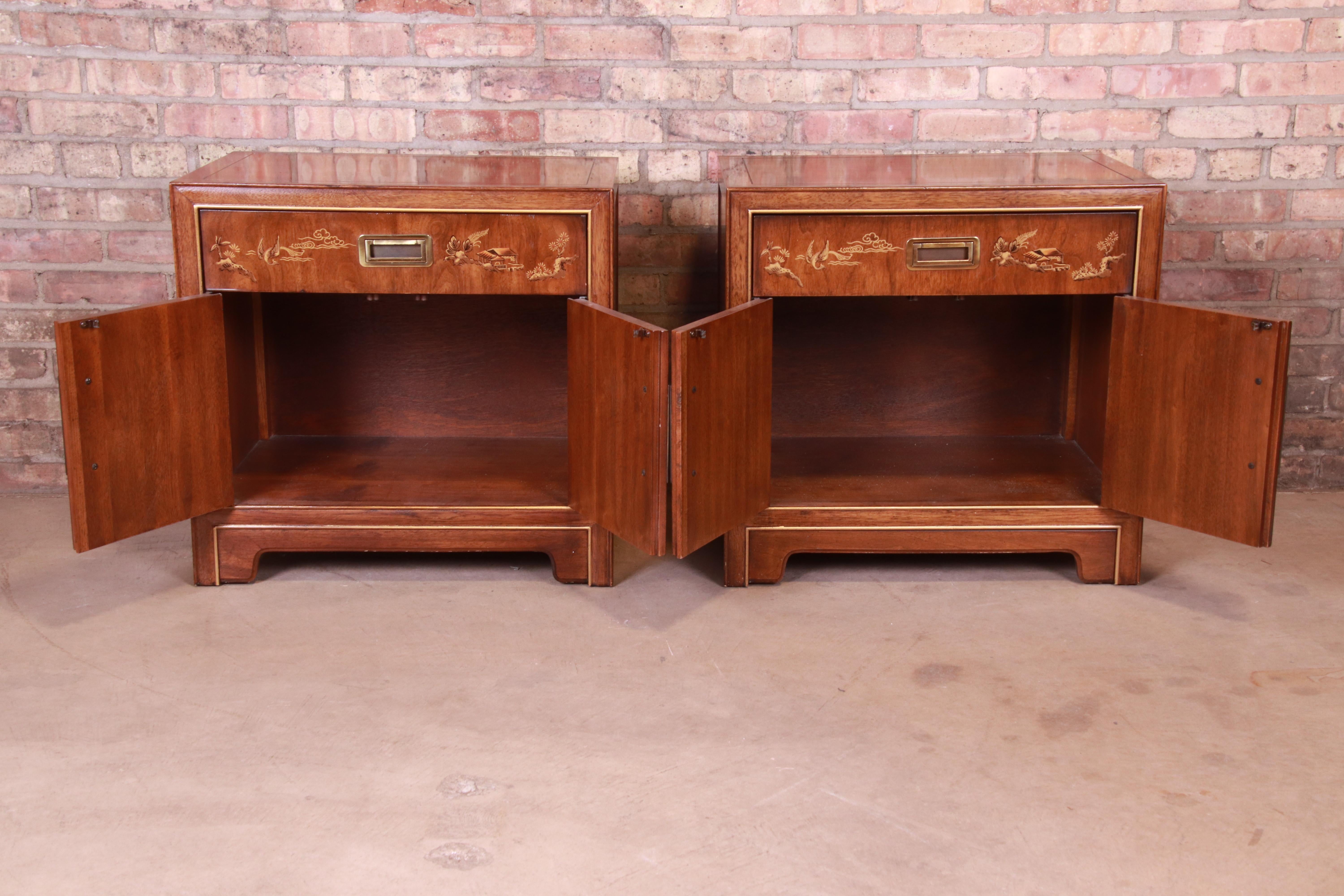 Drexel Heritage Hollywood Regency Chinoiserie Nightstands, Pair In Good Condition In South Bend, IN