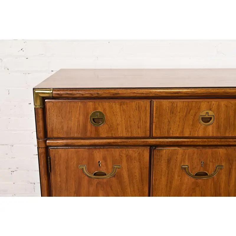 Drexel Heritage Hollywood Regency Walnut Sideboard Credenza, Circa 1970s For Sale 5