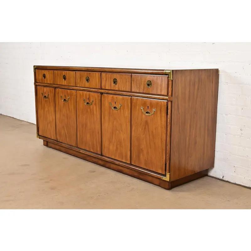 American Drexel Heritage Hollywood Regency Walnut Sideboard Credenza, Circa 1970s For Sale