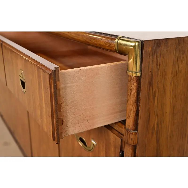 Drexel Heritage Hollywood Regency Walnut Sideboard Credenza, Circa 1970s For Sale 1