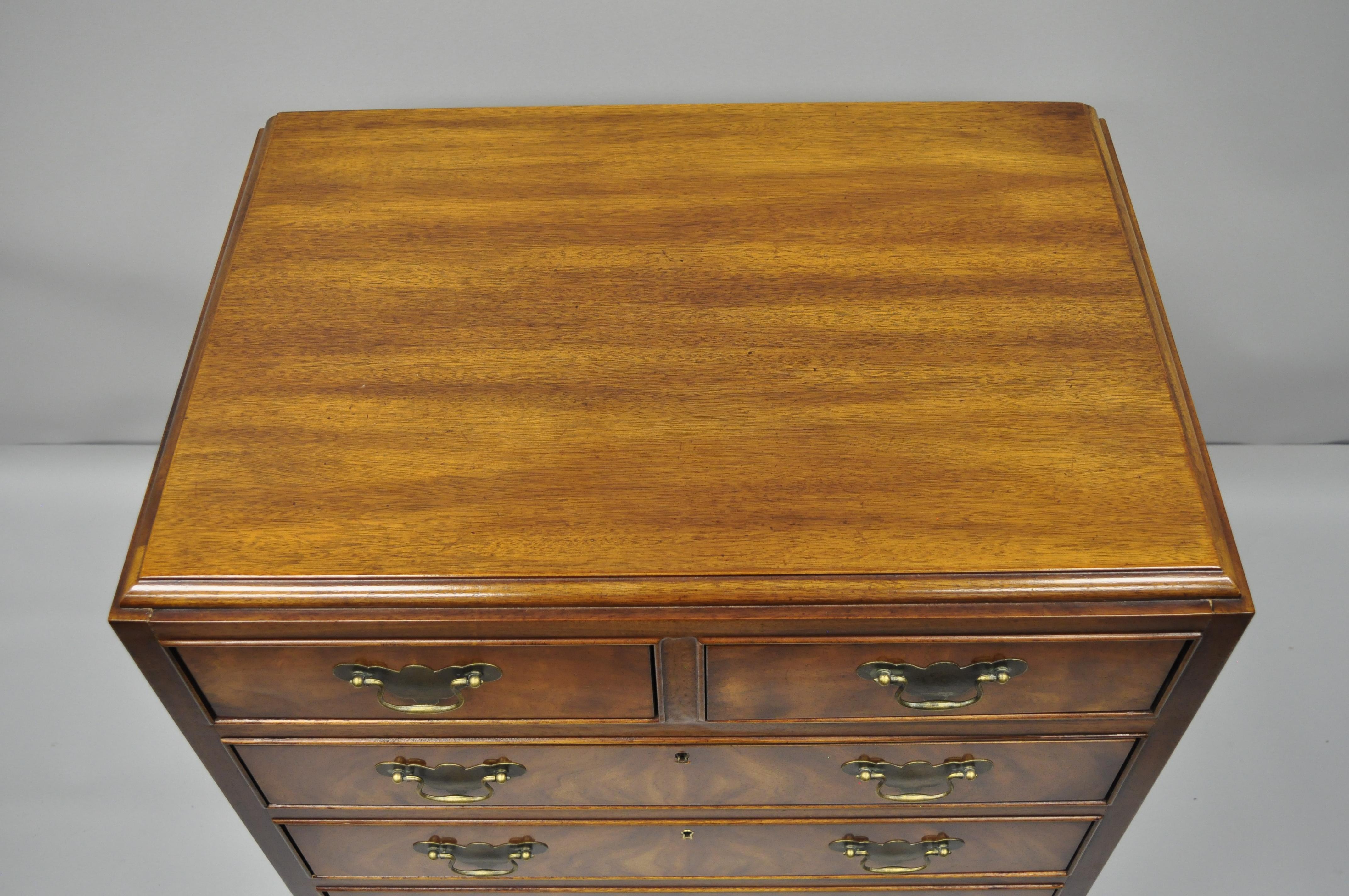 Drexel Heritage Inhertance Mahogany Bachelor Chest Inheritance George III, Pair In Excellent Condition In Philadelphia, PA