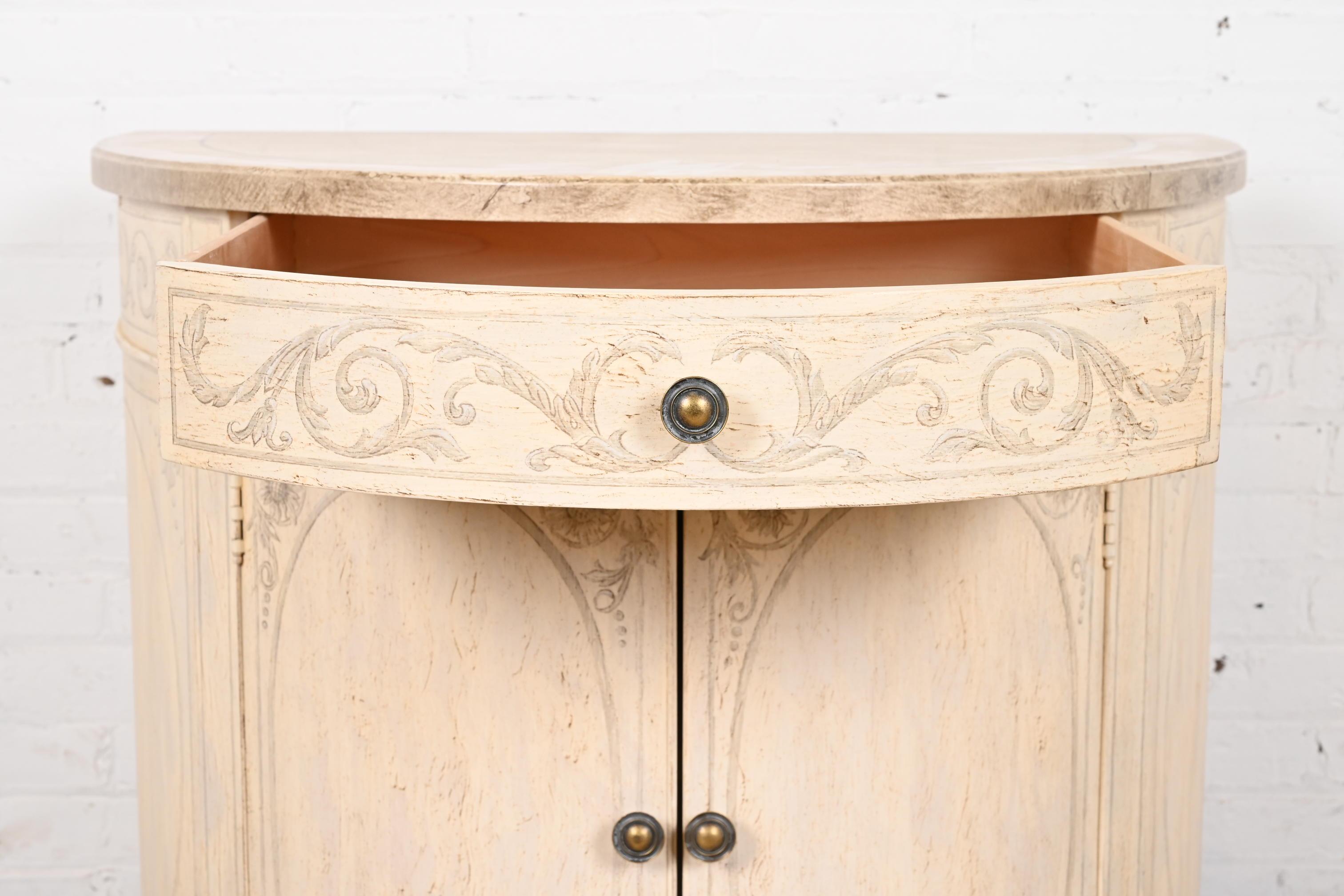 Drexel Heritage Italienischer neoklassizistischer Demilunenschrank im Angebot 3