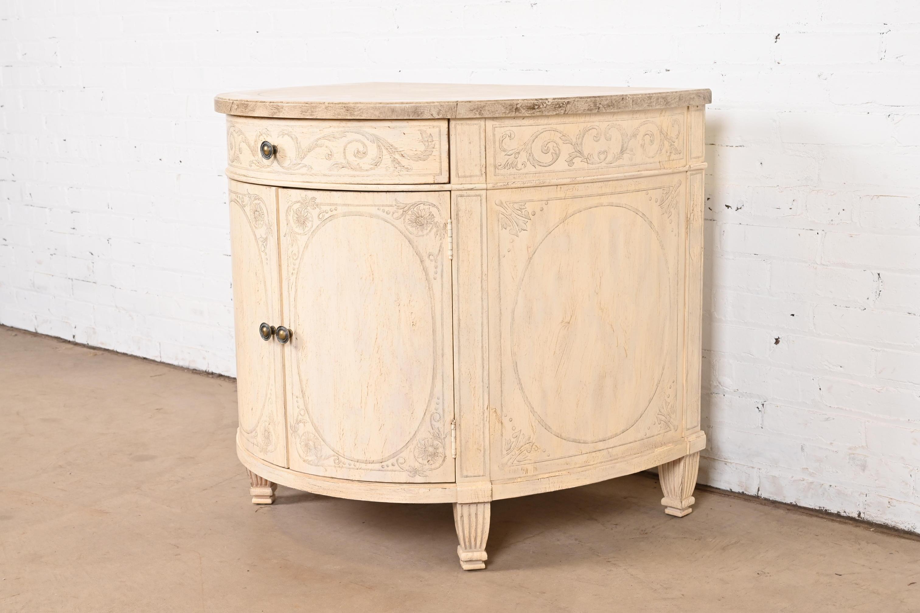 Drexel Heritage Italienischer neoklassizistischer Demilunenschrank (Handbemalt) im Angebot