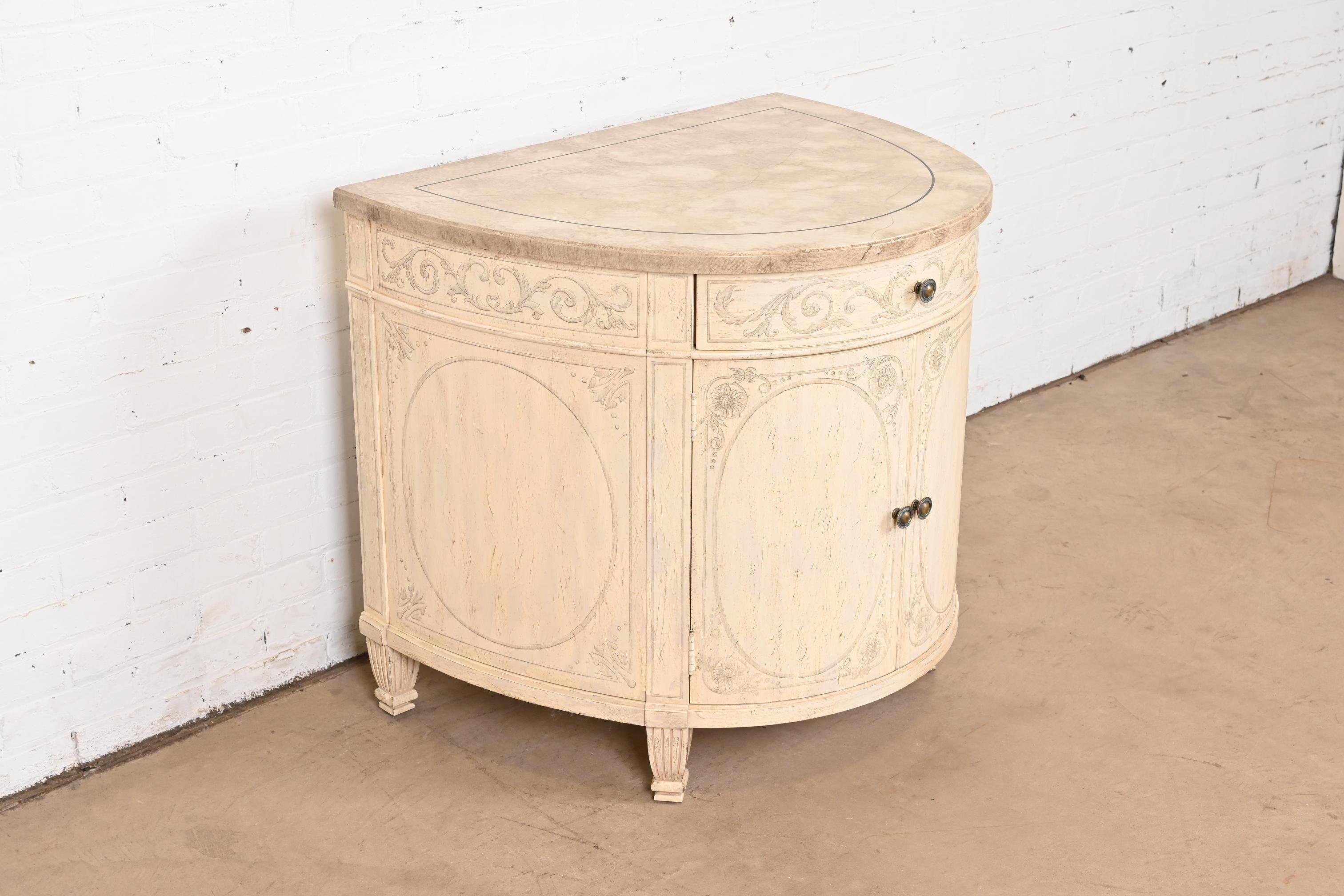 Drexel Heritage Italienischer neoklassizistischer Demilunenschrank im Zustand „Gut“ im Angebot in South Bend, IN