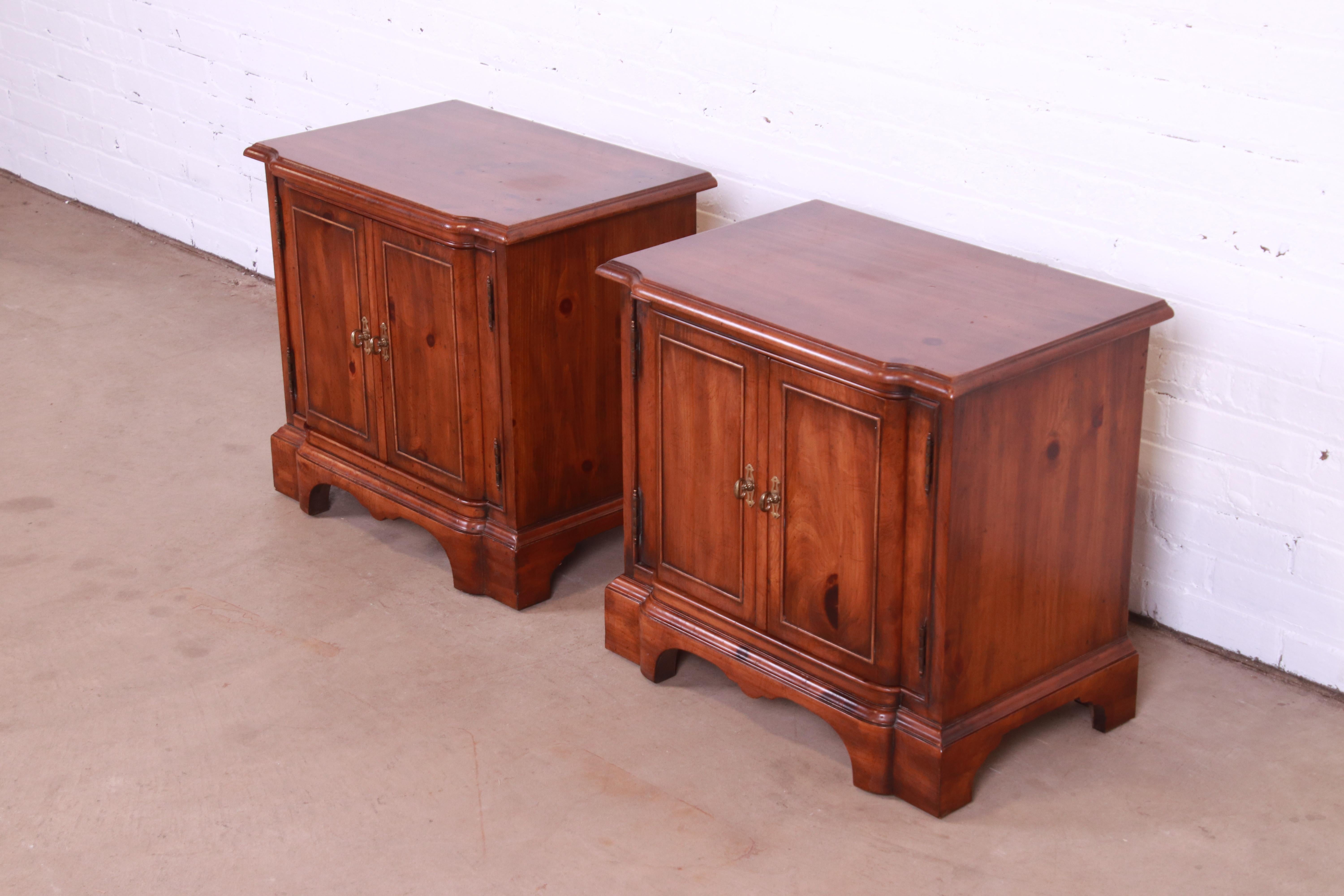 A gorgeous pair of Italian Provincial style nightstands

By Drexel Heritage

USA, Circa 1970s

Sculpted pine, with original brass hardware.

Measures: 24