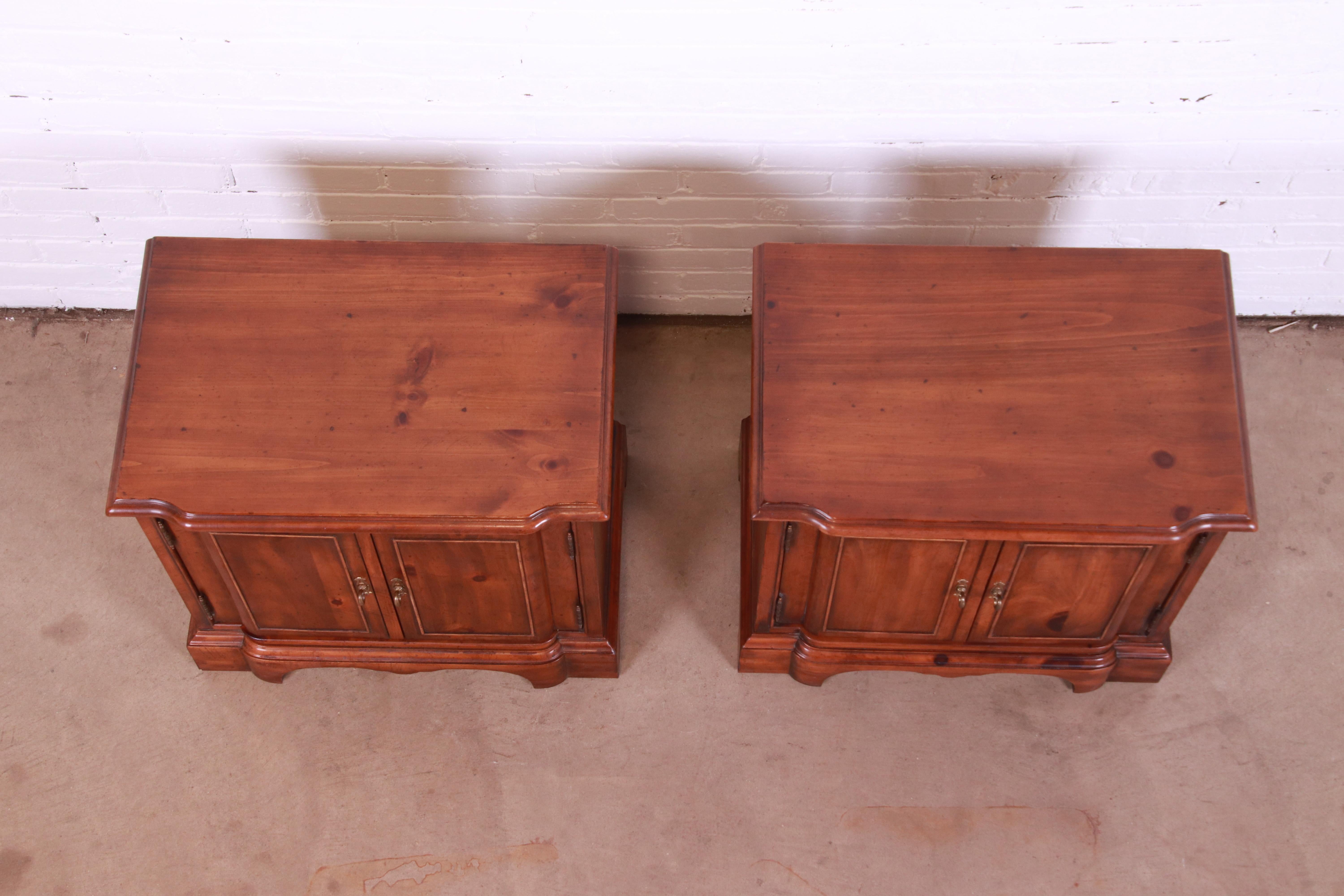 Drexel Heritage Italian Provincial Sculpted Pine Nightstands, Pair In Good Condition For Sale In South Bend, IN