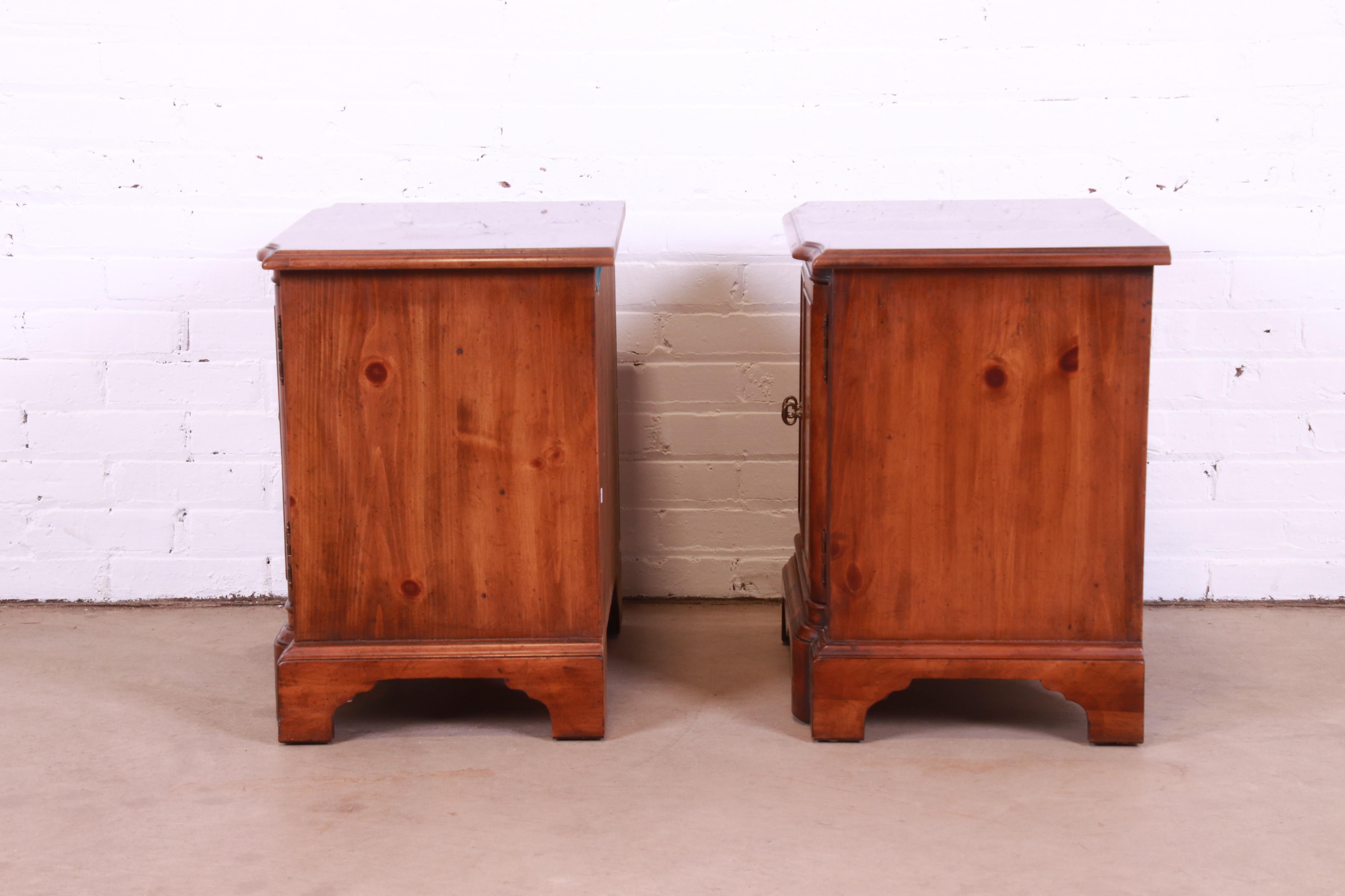 Late 20th Century Drexel Heritage Italian Provincial Sculpted Pine Nightstands, Pair For Sale