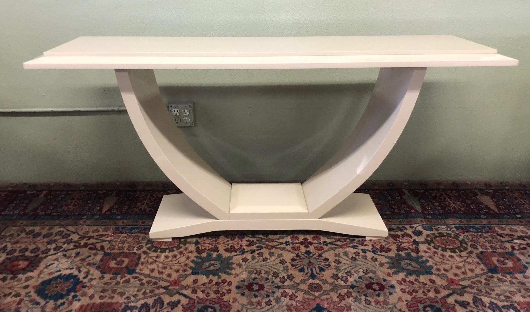 Cream colored Drexel Heritage console table, circa 1970s. The piece is in good vintage condition.