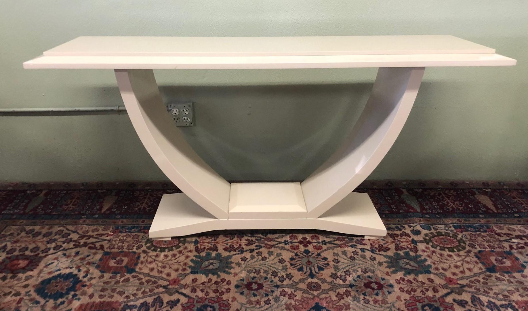 Cream colored Drexel Heritage console table, circa 1970s. The piece is in good vintage condition. #1198.