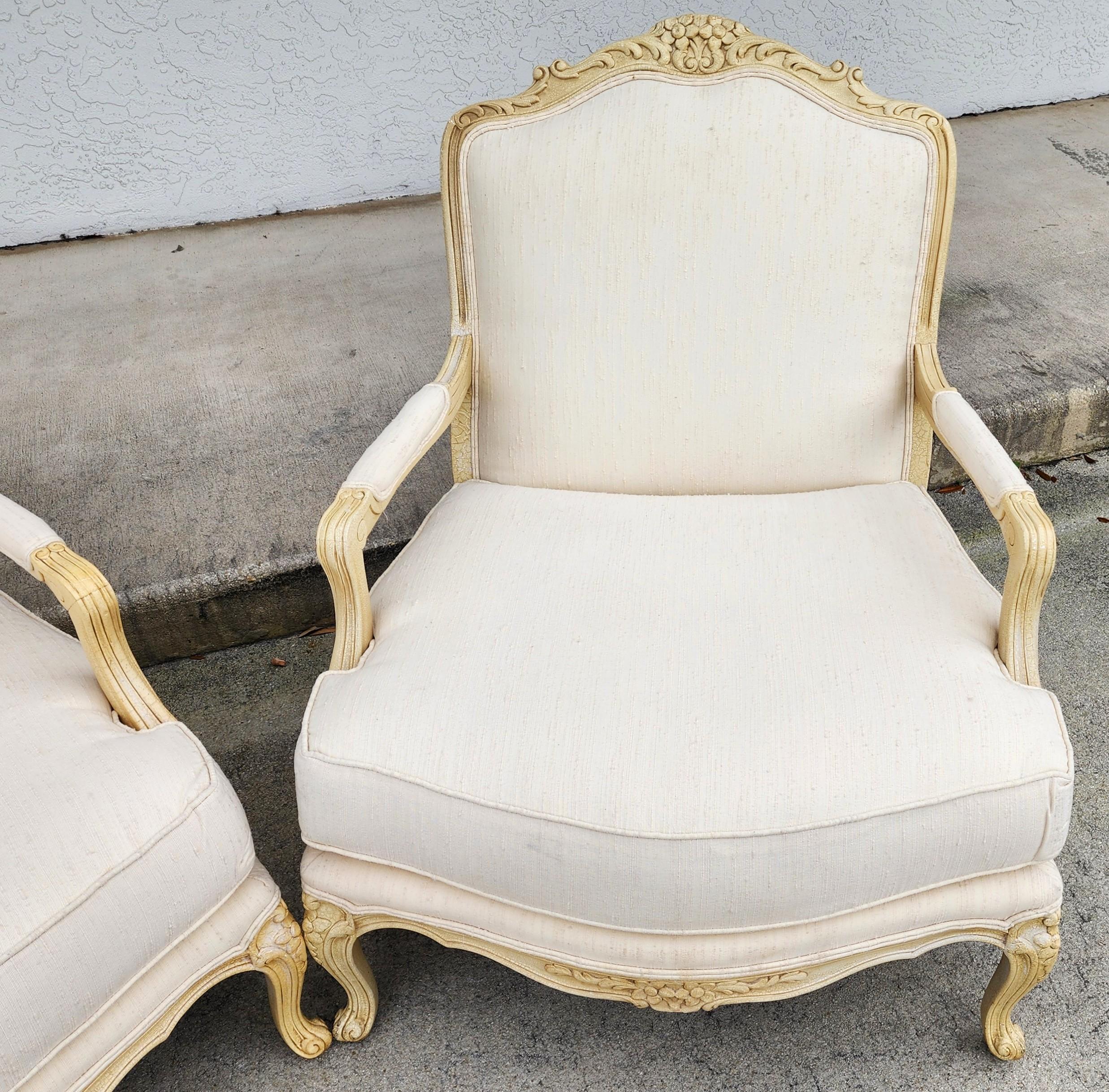 French Provincial Drexel Heritage Louis XV French Armchairs Linen For Sale