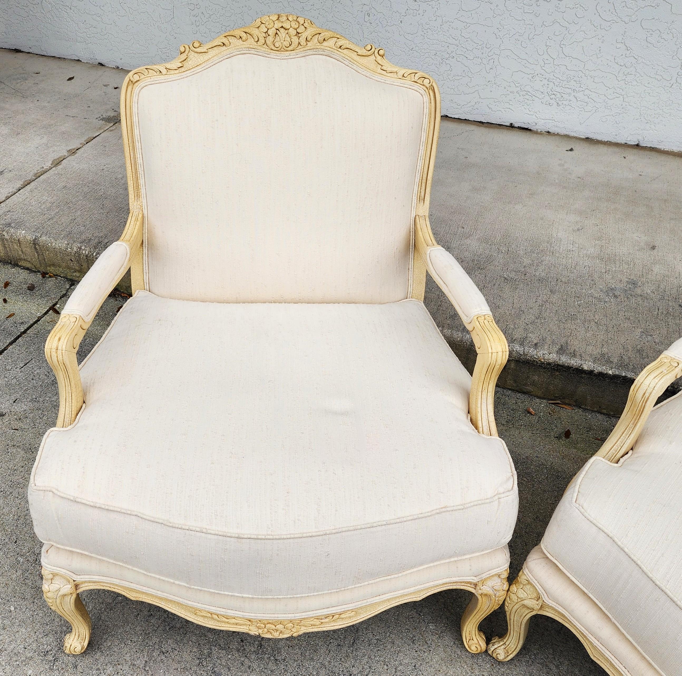 Drexel Heritage Louis XV French Armchairs Linen In Good Condition For Sale In Lake Worth, FL