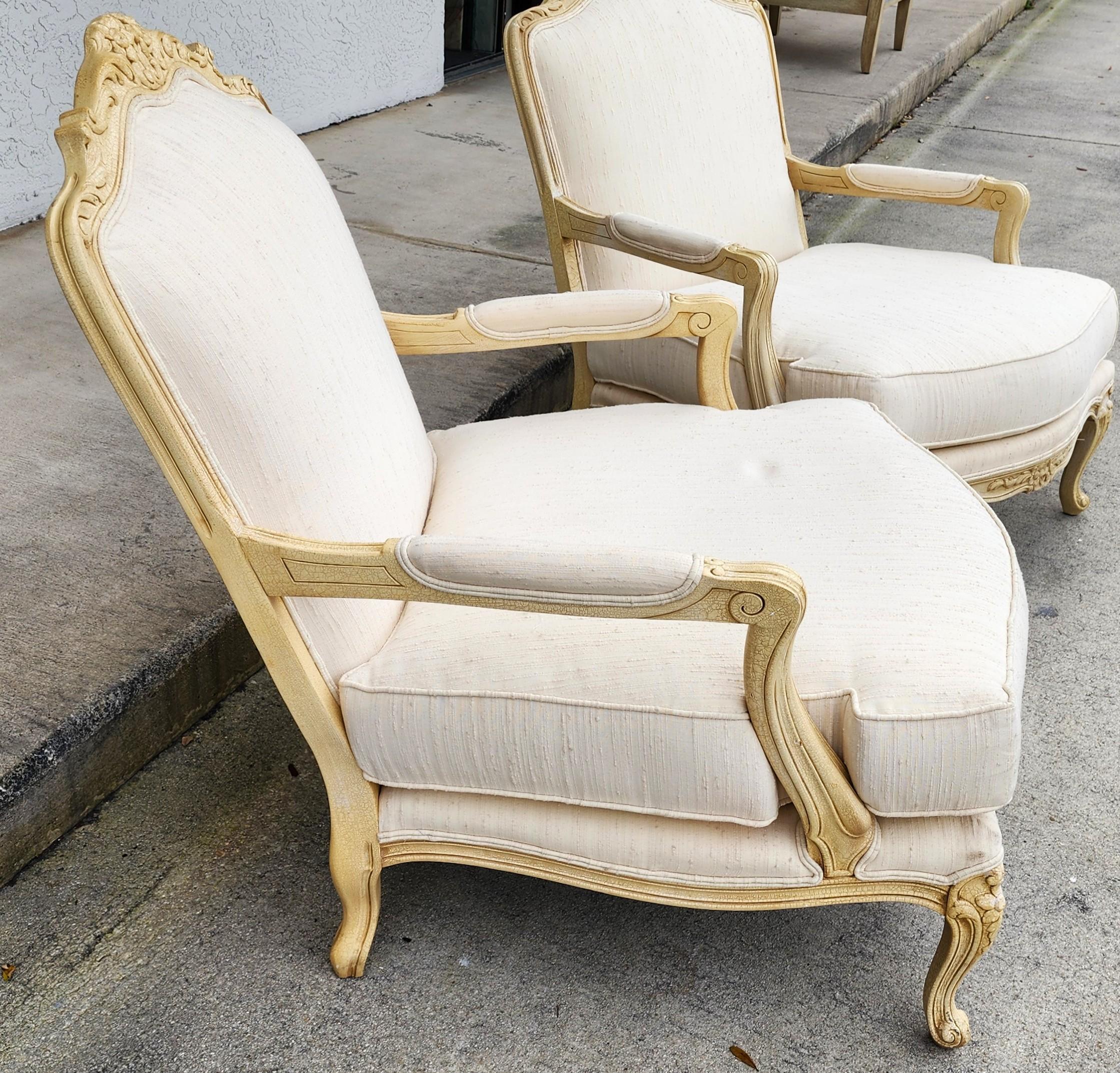 Late 20th Century Drexel Heritage Louis XV French Armchairs Linen For Sale
