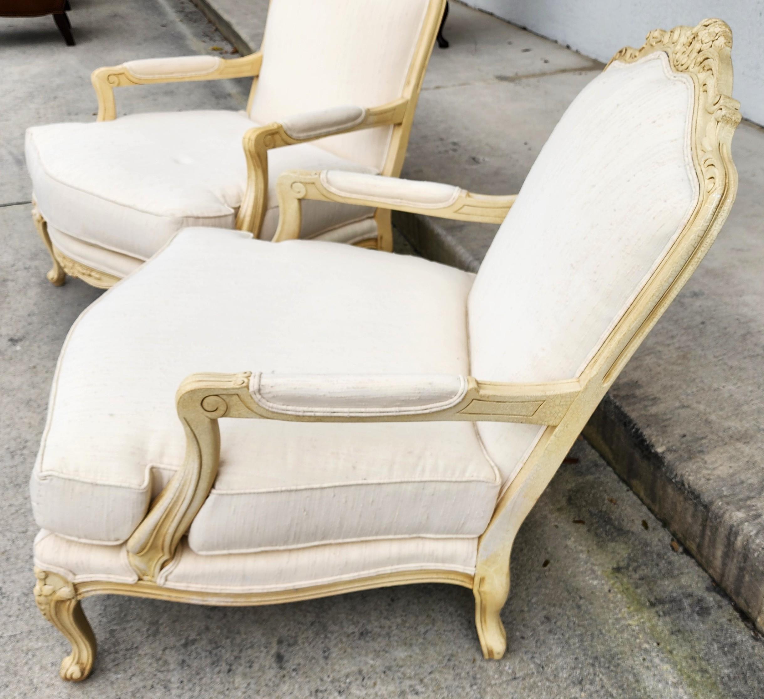 Drexel Heritage Louis XV French Armchairs Linen For Sale 1