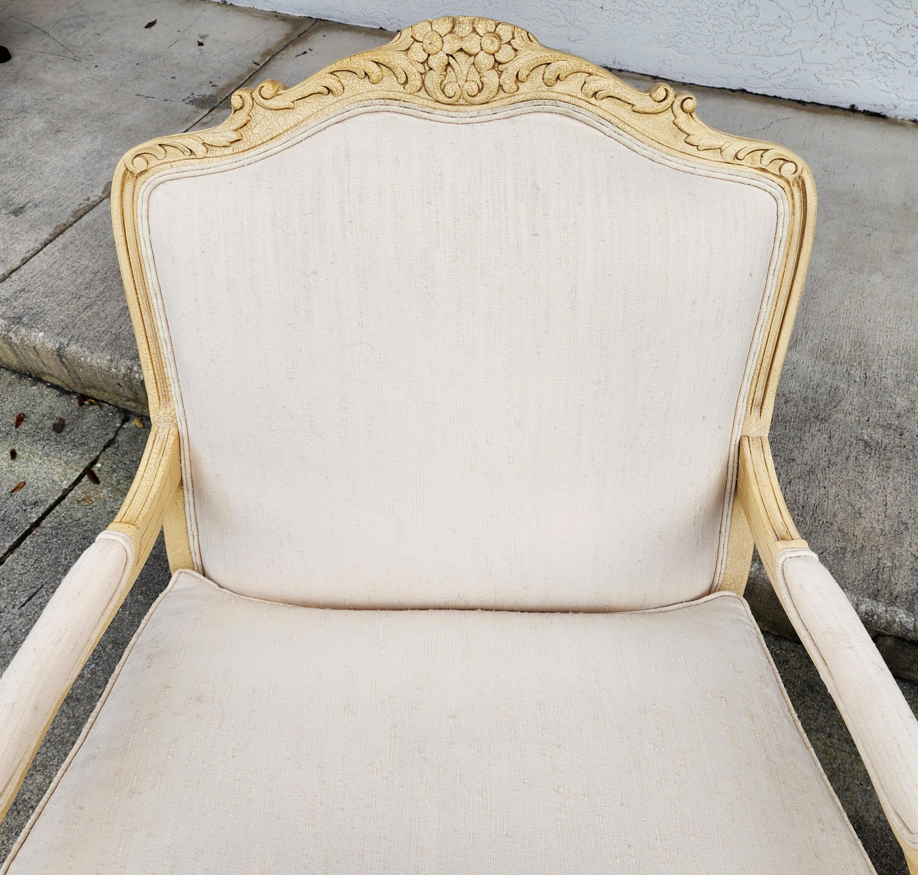 Drexel Heritage Louis XV French Armchairs Linen For Sale 4
