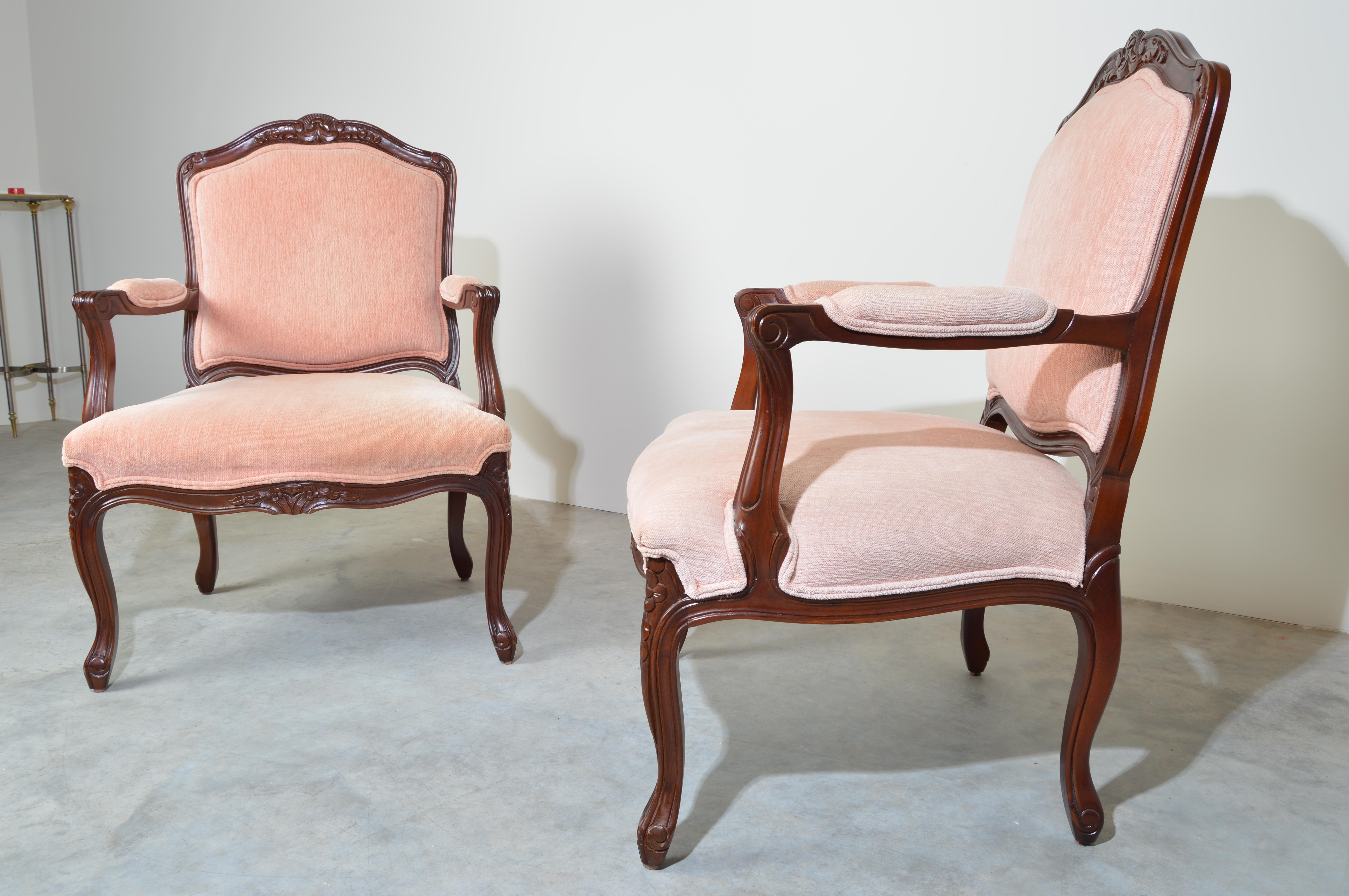 Drexel Heritage Louis XV French style bergère chairs in light salmon upholstery. The pair features velvet upholstery, wood construction, upholstered armrests, nicely carved details and cabriolè legs. Great style and form.