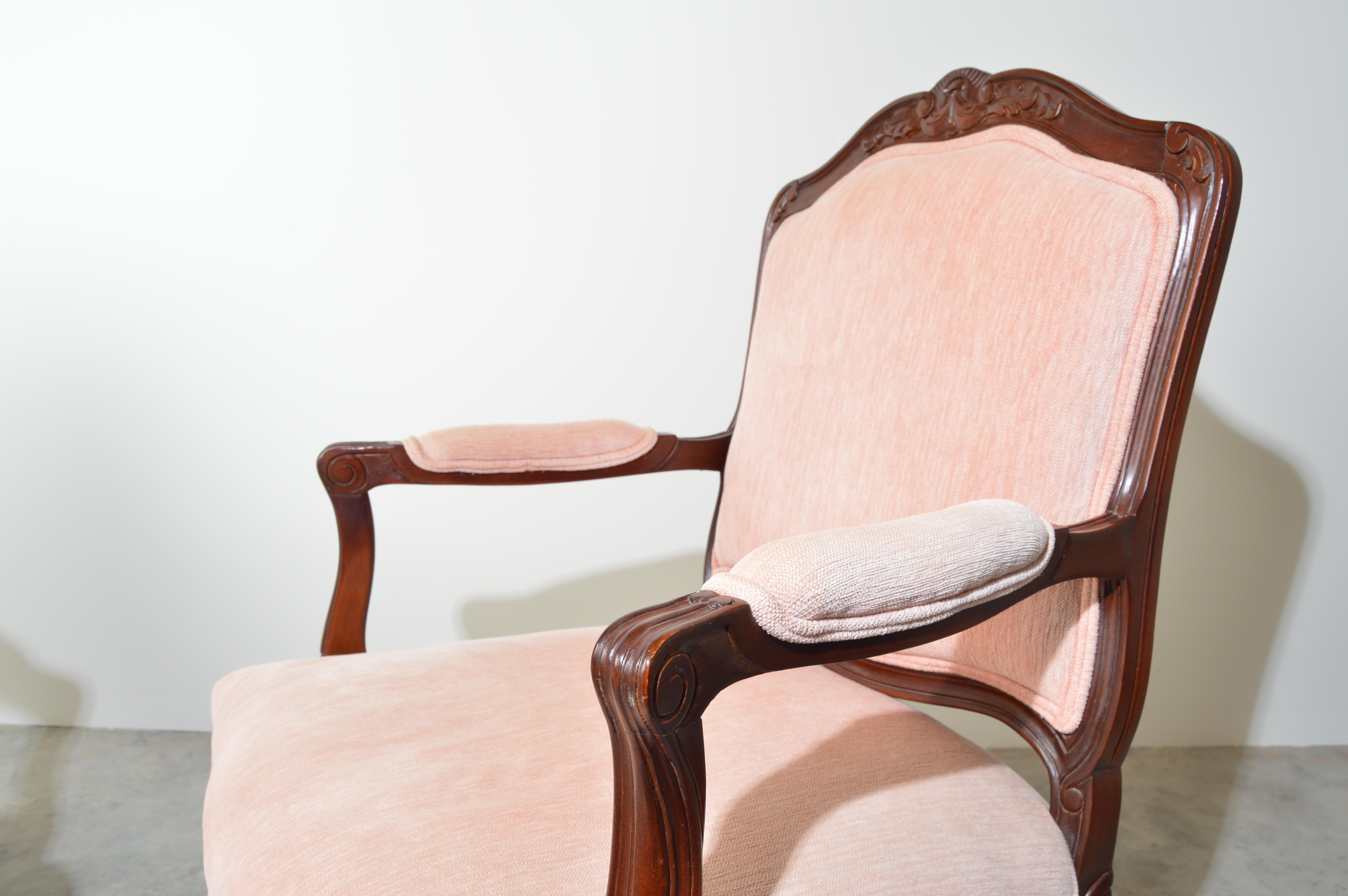 Drexel Heritage Louis XV French Style Bergère Chairs in Light Salmon Velvet In Good Condition In Southampton, NJ