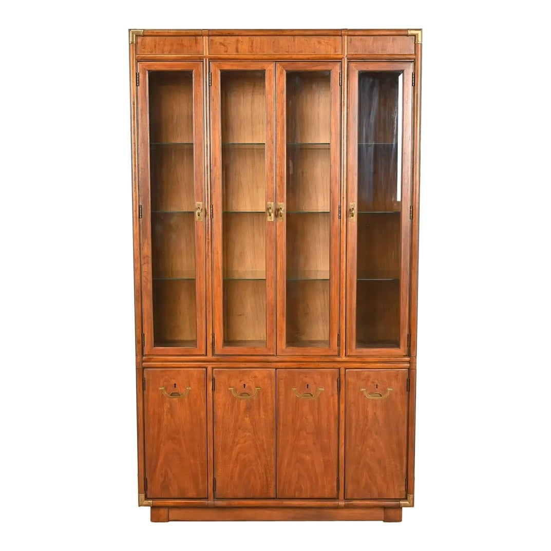 Libreria Drexel Heritage Mid-Century Hollywood Regency Campaigner in noce illuminato in vendita