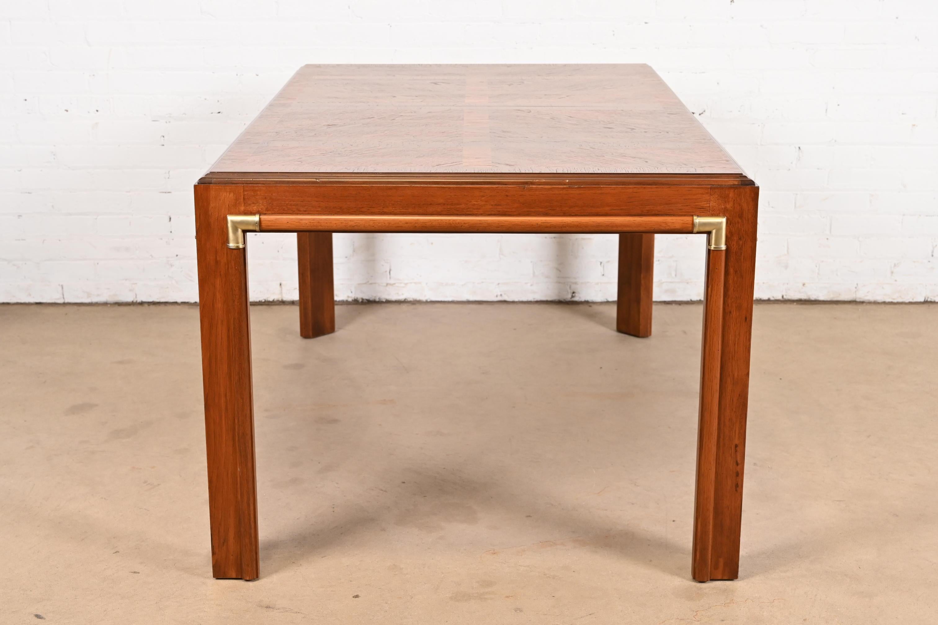 Table de salle à manger à rallonge Hollywood Regency du milieu du siècle dernier Drexel Heritage en vente 4