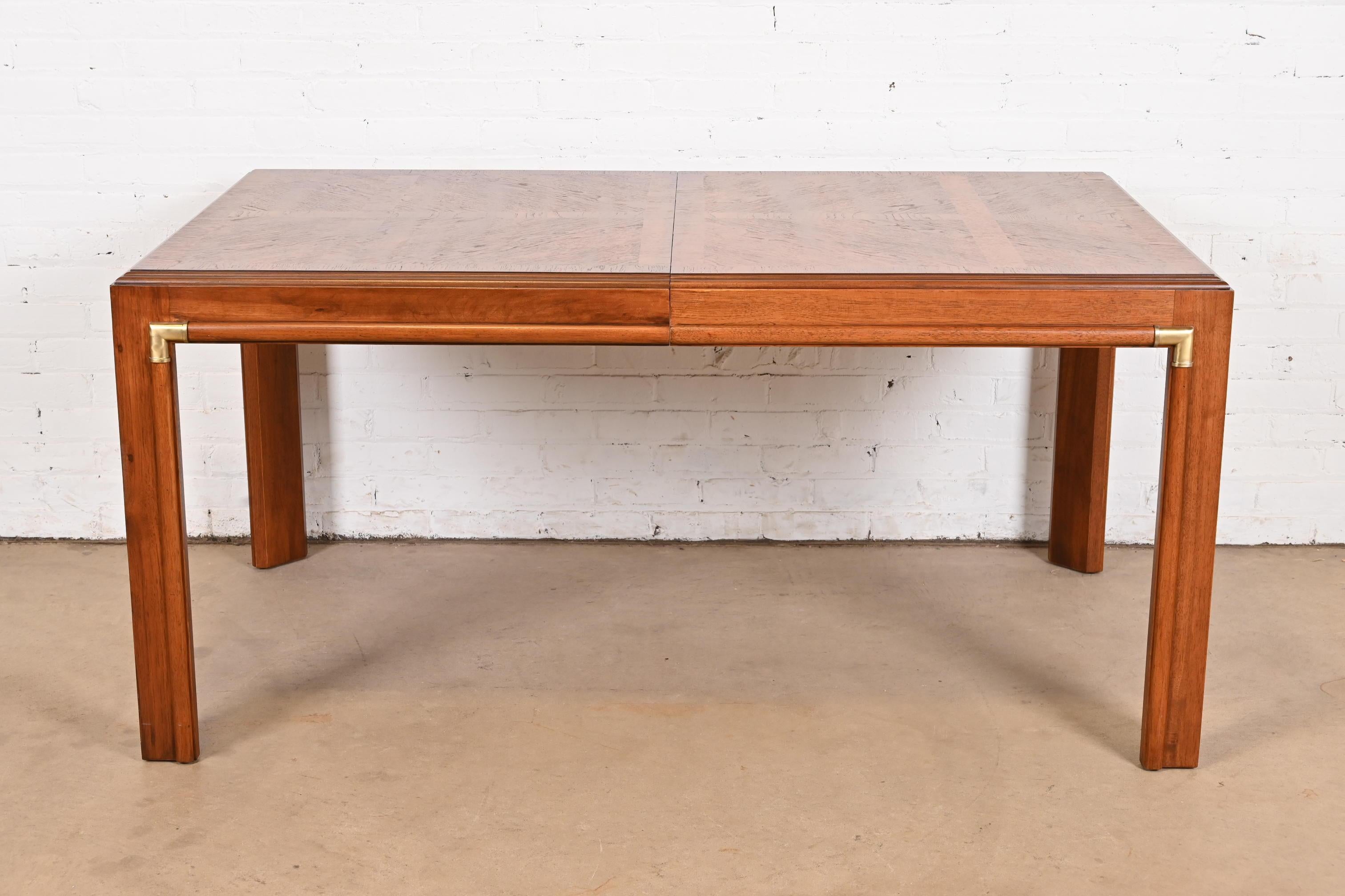 Table de salle à manger à rallonge Hollywood Regency du milieu du siècle dernier Drexel Heritage en vente 1