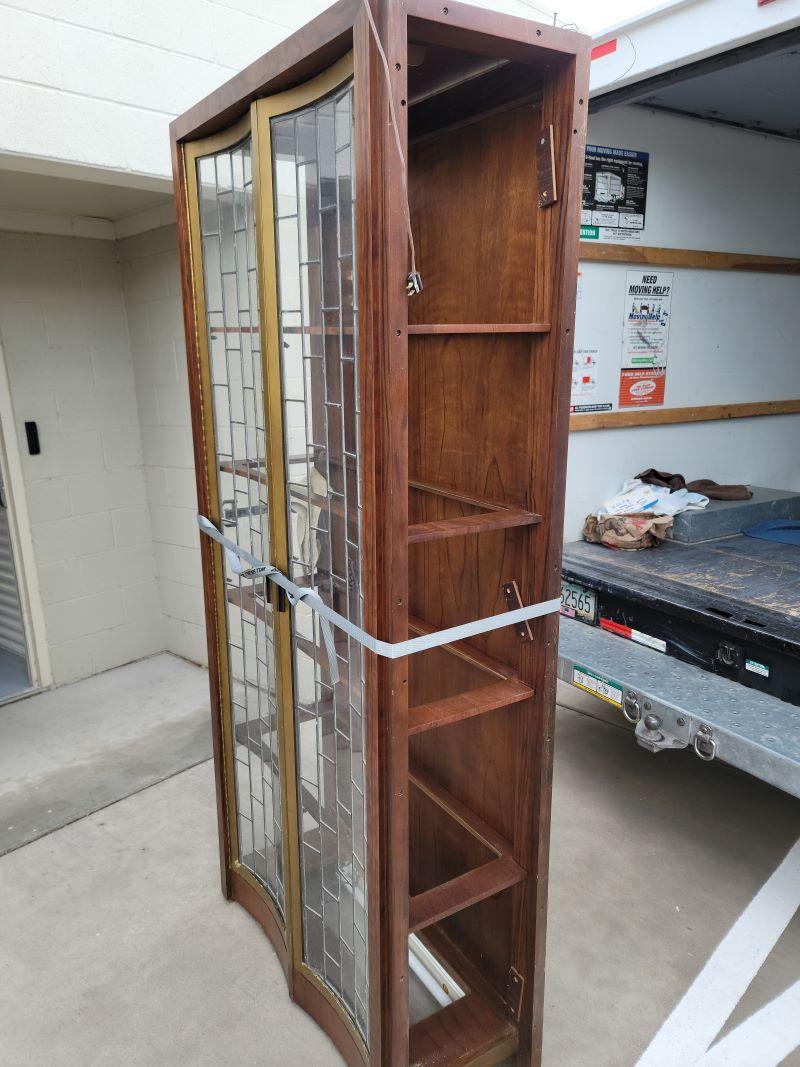 Drexel Heritage Midcentury Leaded Glass Display Cabinet In Good Condition In Tucson, AZ