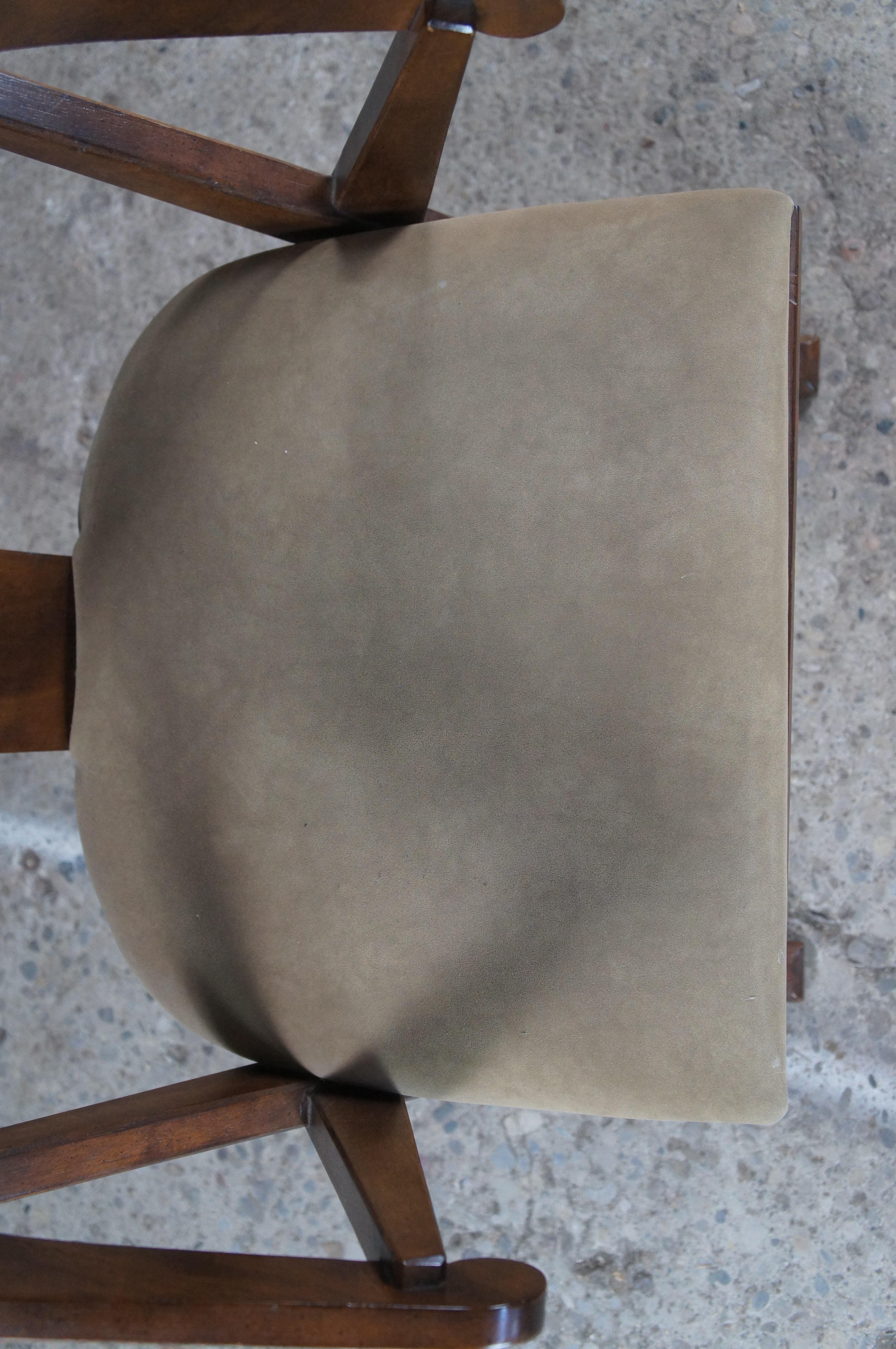 Drexel Heritage Sillón moderno de mediados de siglo en nogal envejecido estilo campaña en venta 3