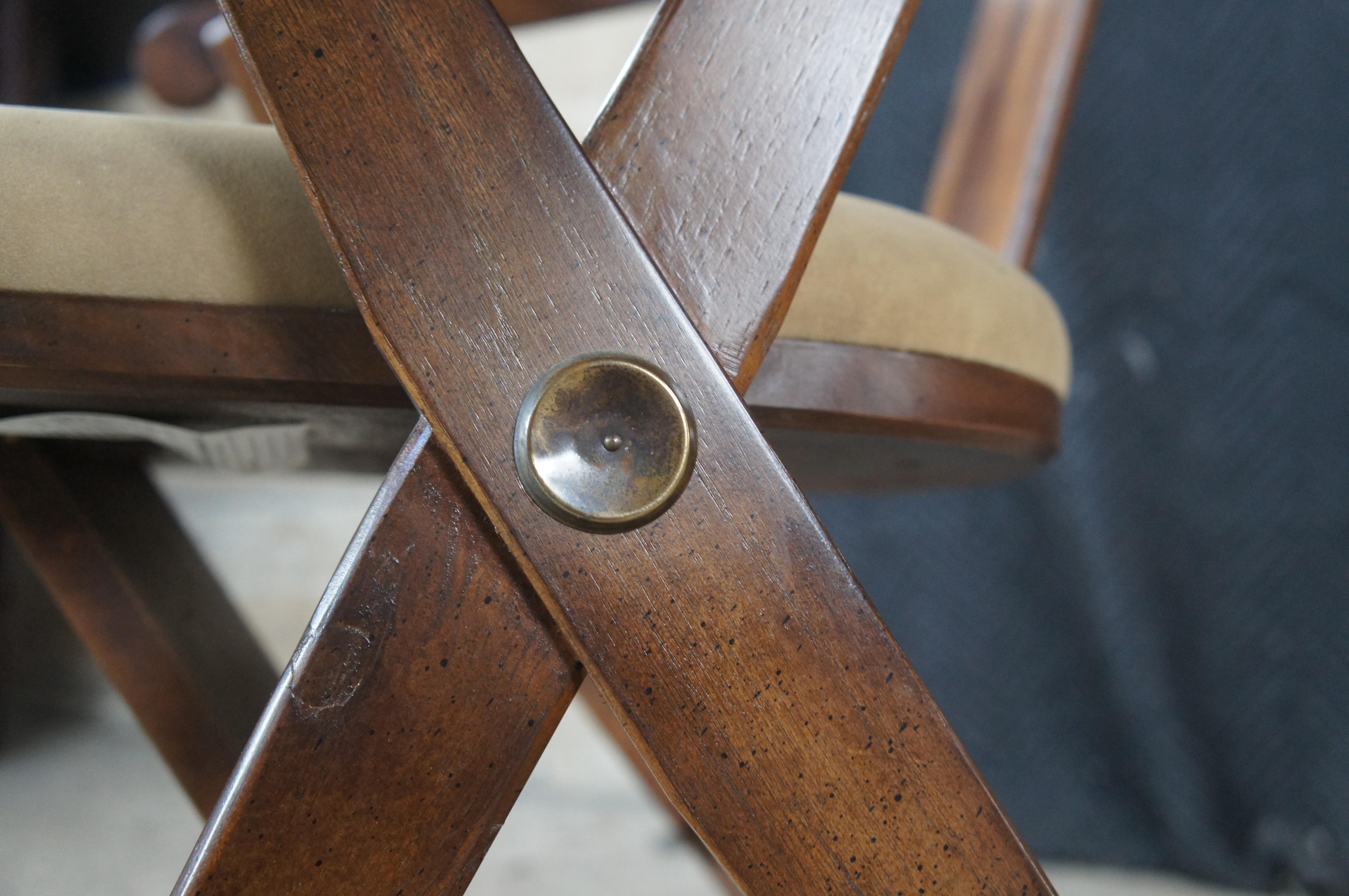 Drexel Heritage Sillón moderno de mediados de siglo en nogal envejecido estilo campaña en venta 6