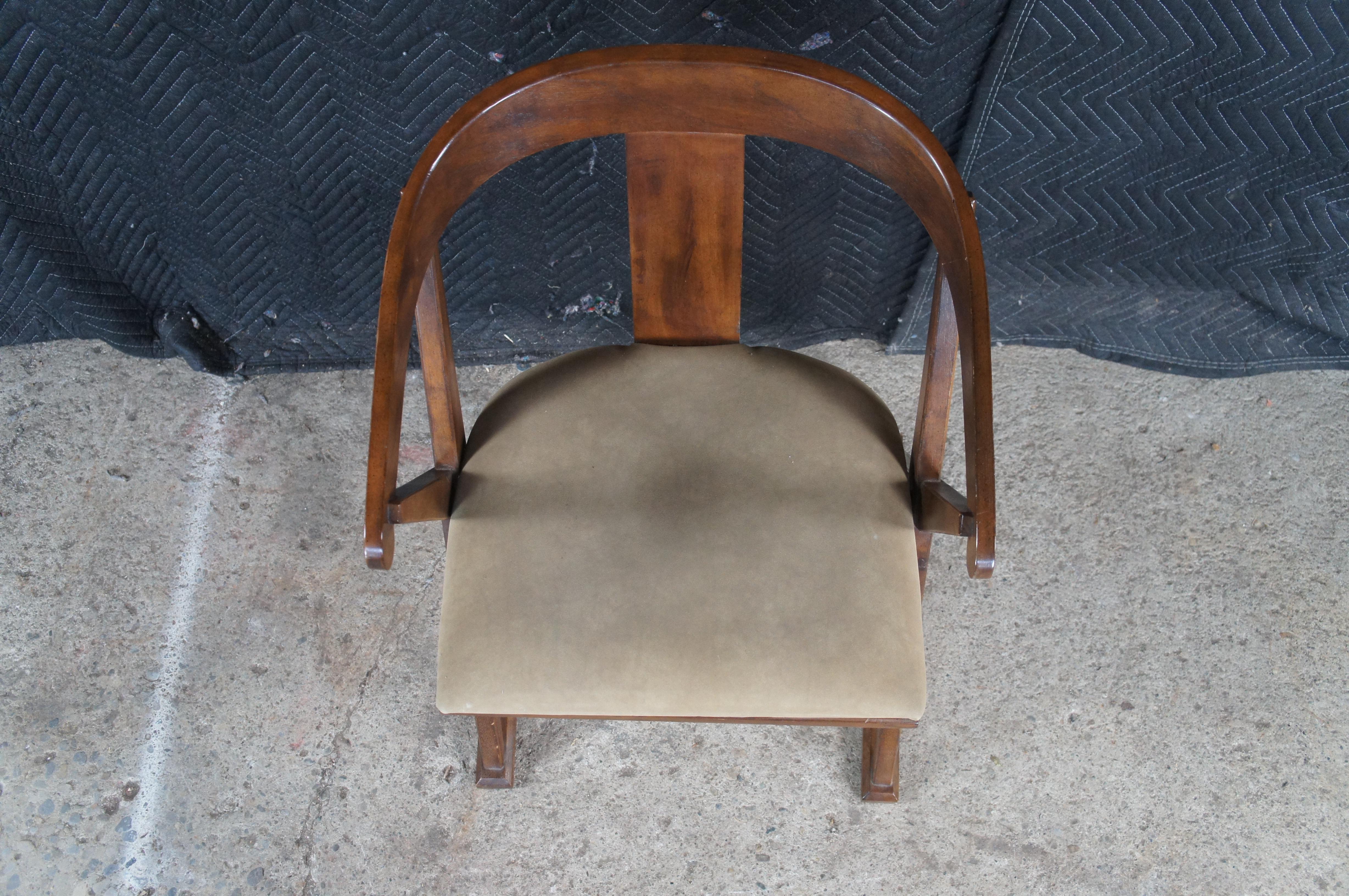 Drexel Heritage Sillón moderno de mediados de siglo en nogal envejecido estilo campaña Estadounidense en venta