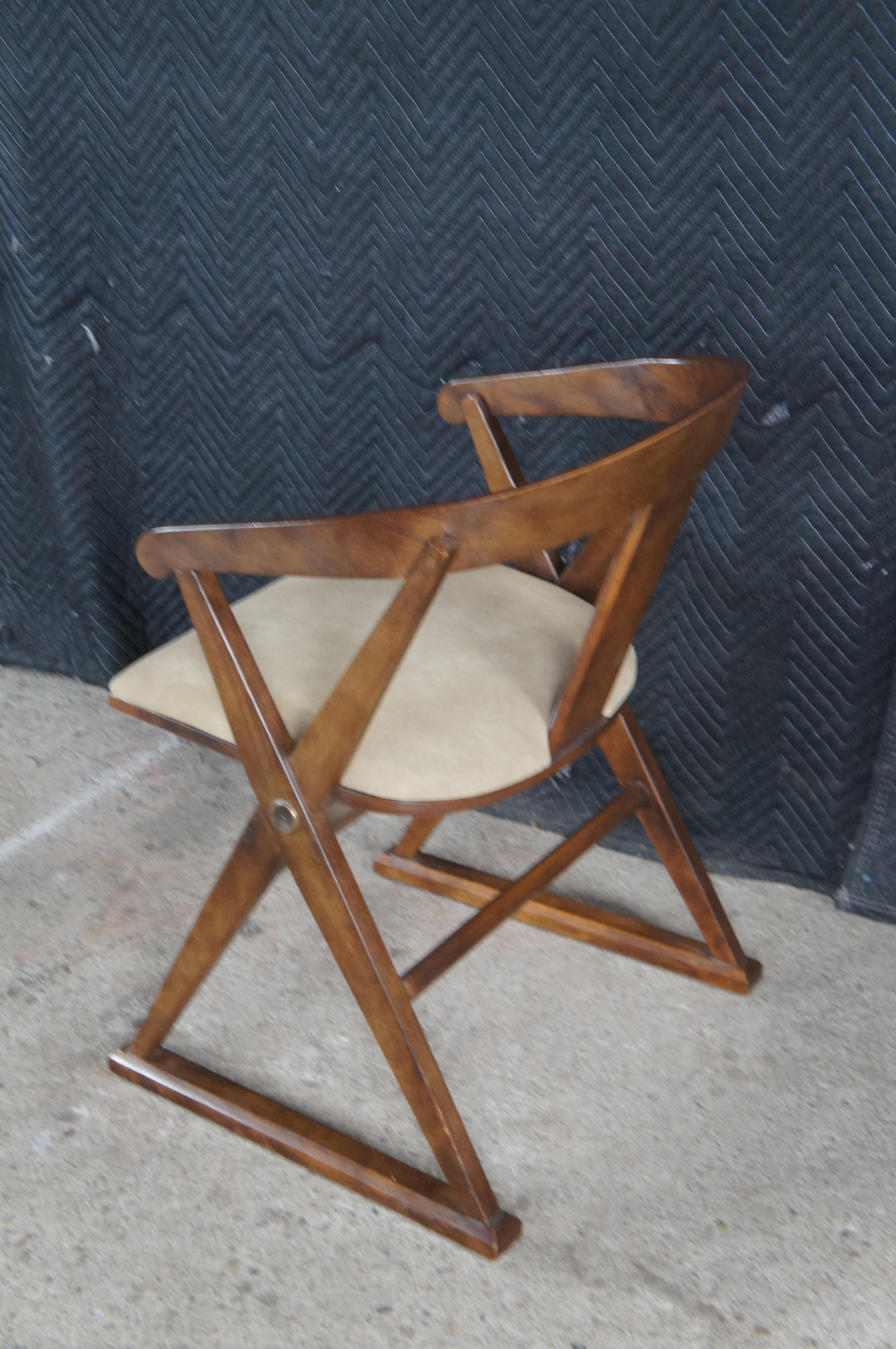 Drexel Heritage Sillón moderno de mediados de siglo en nogal envejecido estilo campaña siglo XX en venta