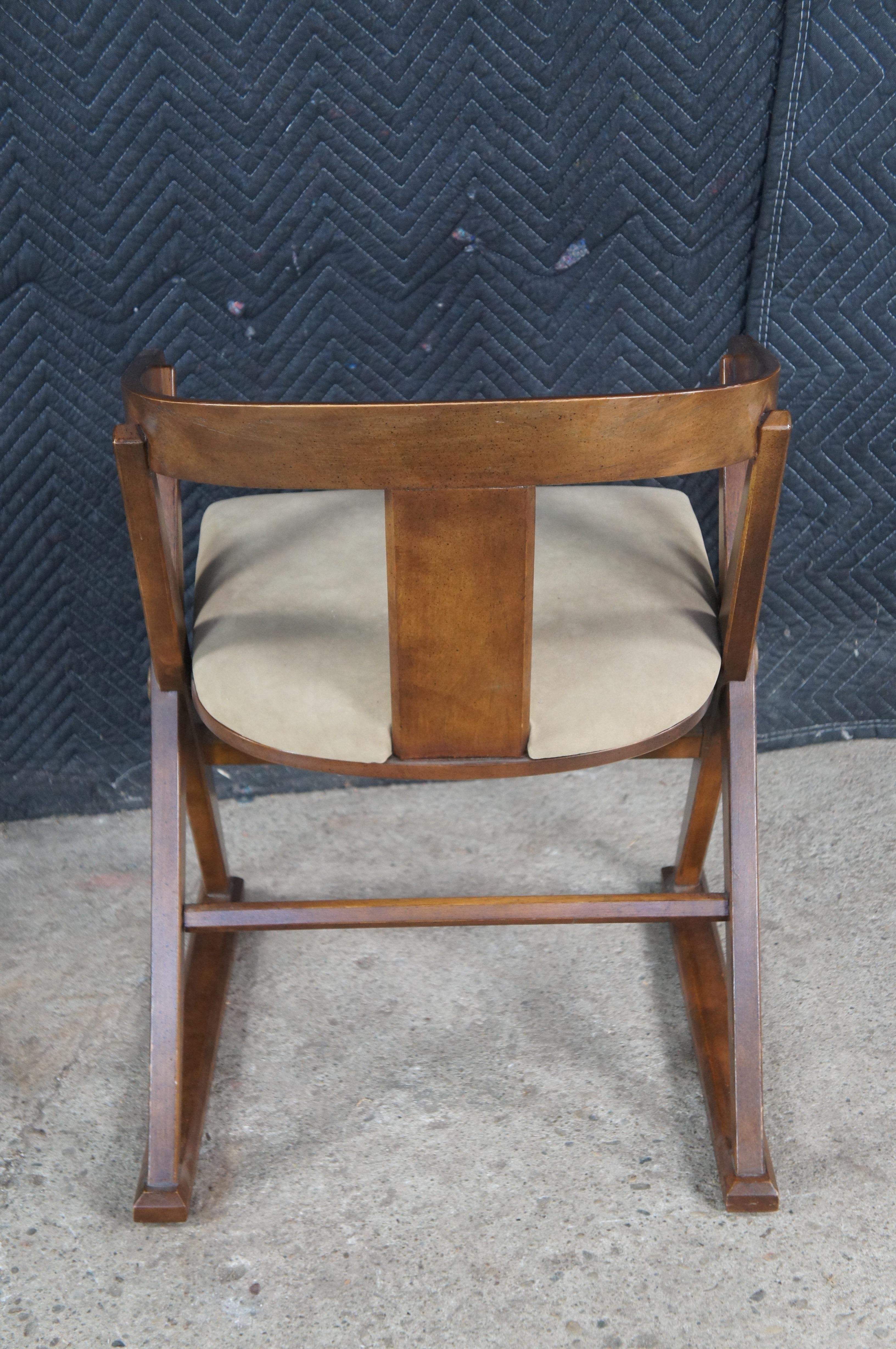 Drexel Heritage Sillón moderno de mediados de siglo en nogal envejecido estilo campaña Gamuza en venta