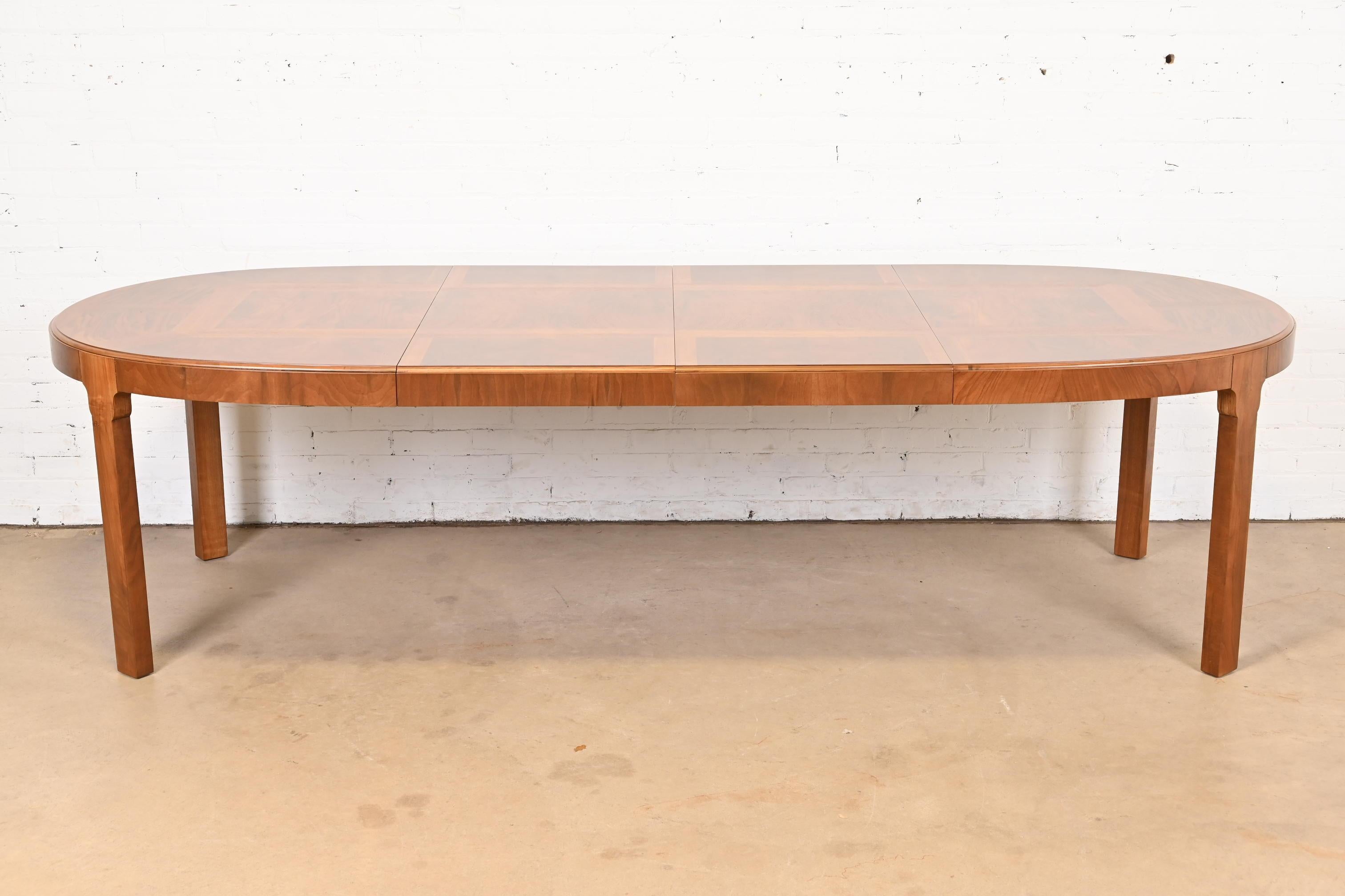 An exceptional Mid-Century Modern extension dining table

By Drexel Heritage

USA, Circa 1970s

Book-matched burled walnut, with inlaid parquetry top.

Measures: 66.5