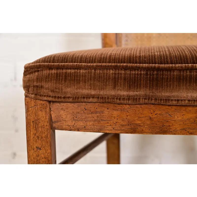 Drexel Heritage Moderne Esszimmerstühle aus Nussbaum und Rohrgeflecht, Satz mit vier Stühlen im Angebot 2