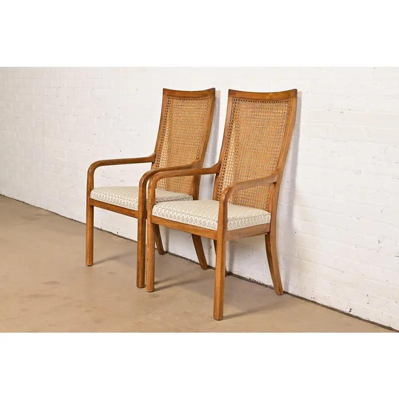 Americano Drexel Heritage, poltrone con schienale alto in noce e canna, coppia di poltrone moderne di metà secolo in vendita