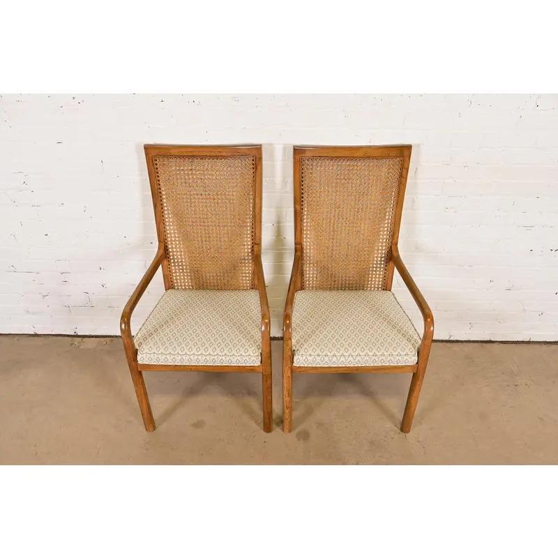 Fine XX secolo Drexel Heritage, poltrone con schienale alto in noce e canna, coppia di poltrone moderne di metà secolo in vendita