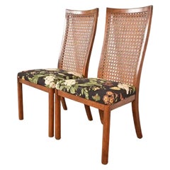 Paire de chaises de salle à manger en noyer et canne à dossier haut, Drexel Heritage Mid-Century Modern