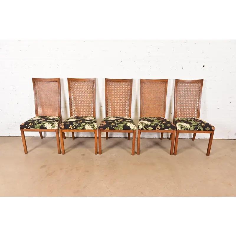 Mid-Century moderno Drexel Heritage - Sedie da pranzo con schienale alto in noce, set da cinque in vendita
