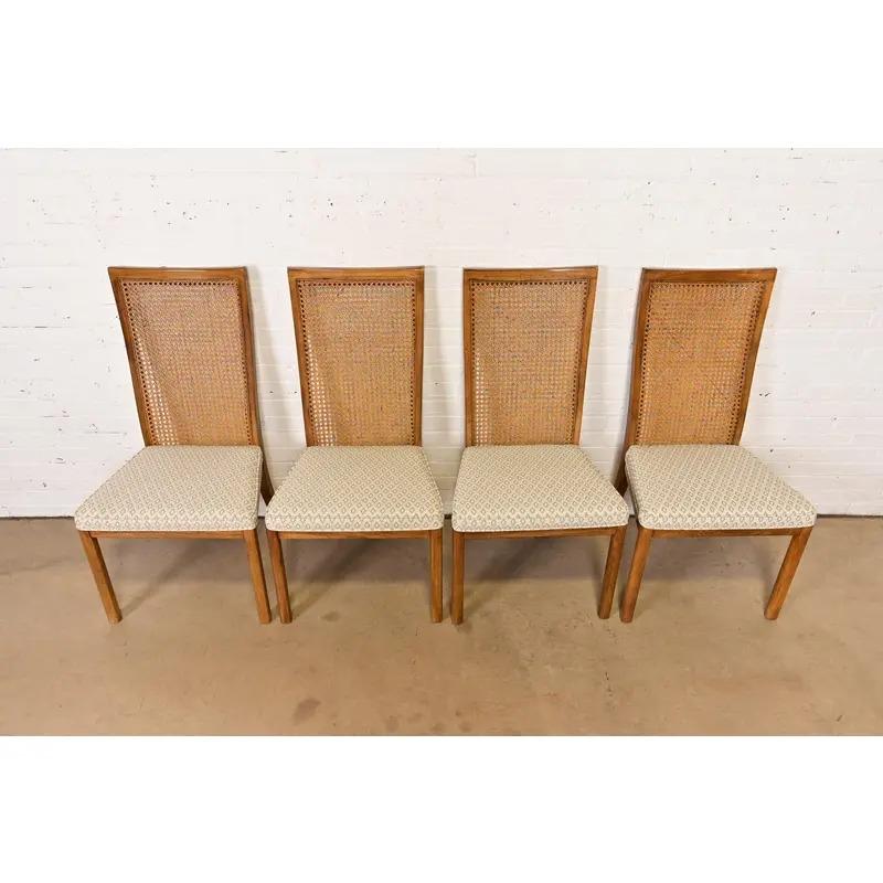 Fin du 20e siècle Drexel Heritage Chaises de salle à manger modernes du milieu du siècle en noyer à dossier haut, ensemble de quatre en vente
