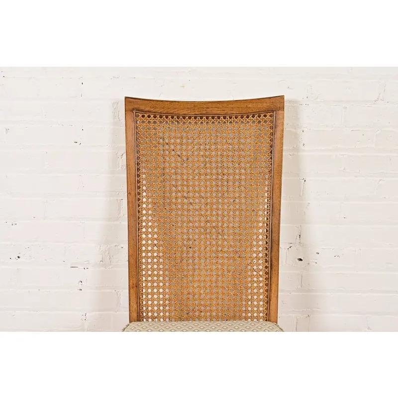 Tissu d'ameublement Drexel Heritage Chaises de salle à manger modernes du milieu du siècle en noyer à dossier haut, ensemble de quatre en vente