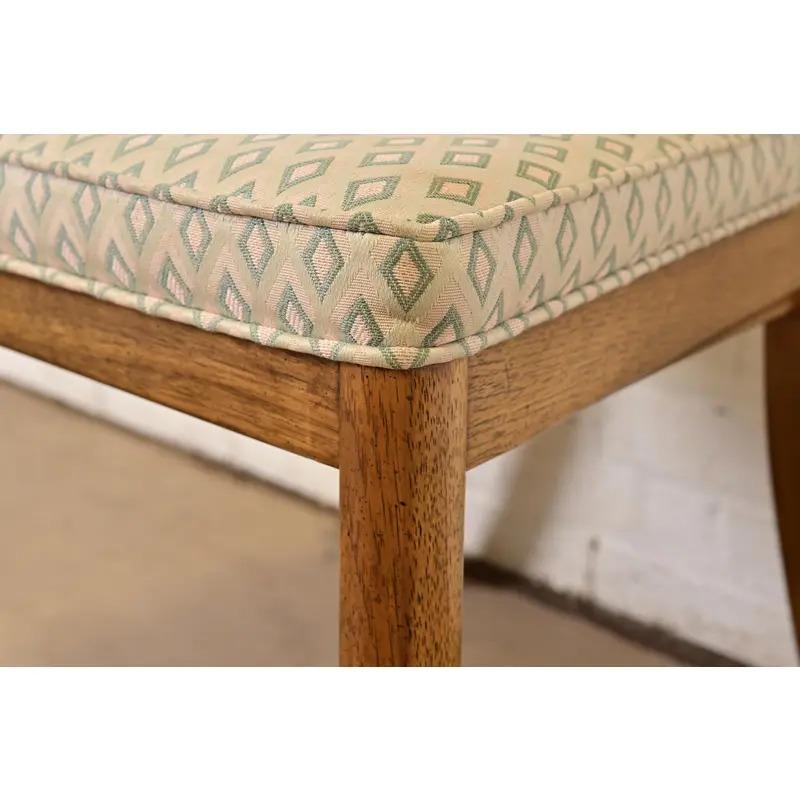 Drexel Heritage Chaises de salle à manger modernes du milieu du siècle en noyer à dossier haut, ensemble de quatre en vente 2