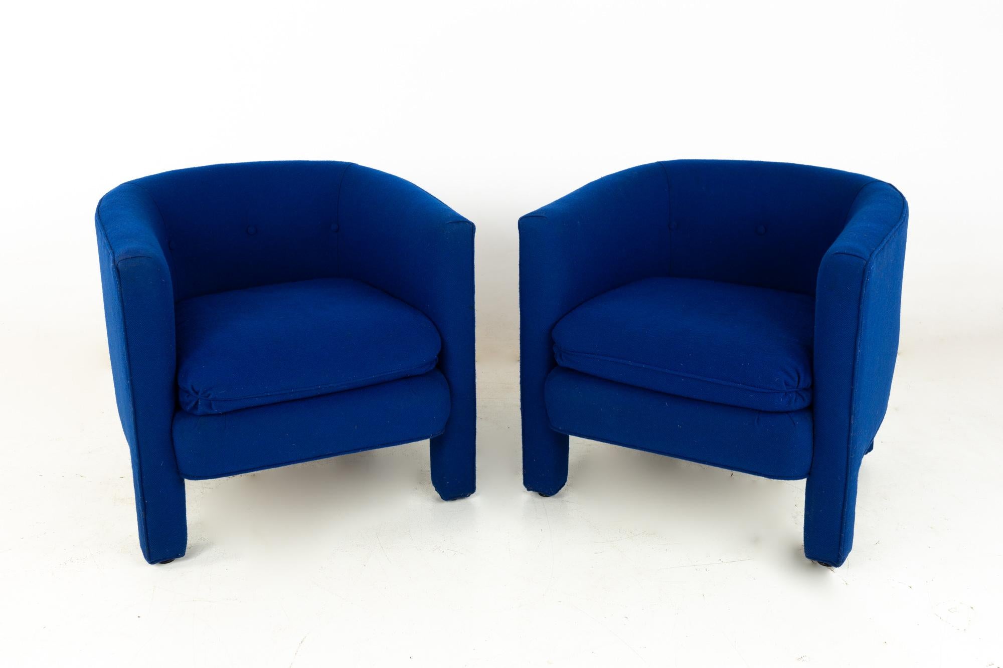 Drexel Heritage mid century upholstered blue club lounge chairs - pair
These chairs measure: 29 wide x 29.5 deep x 27.5 inches high, with a seat height of 16.25 and arm height of 26 inches

All pieces of furniture can be had in what we call