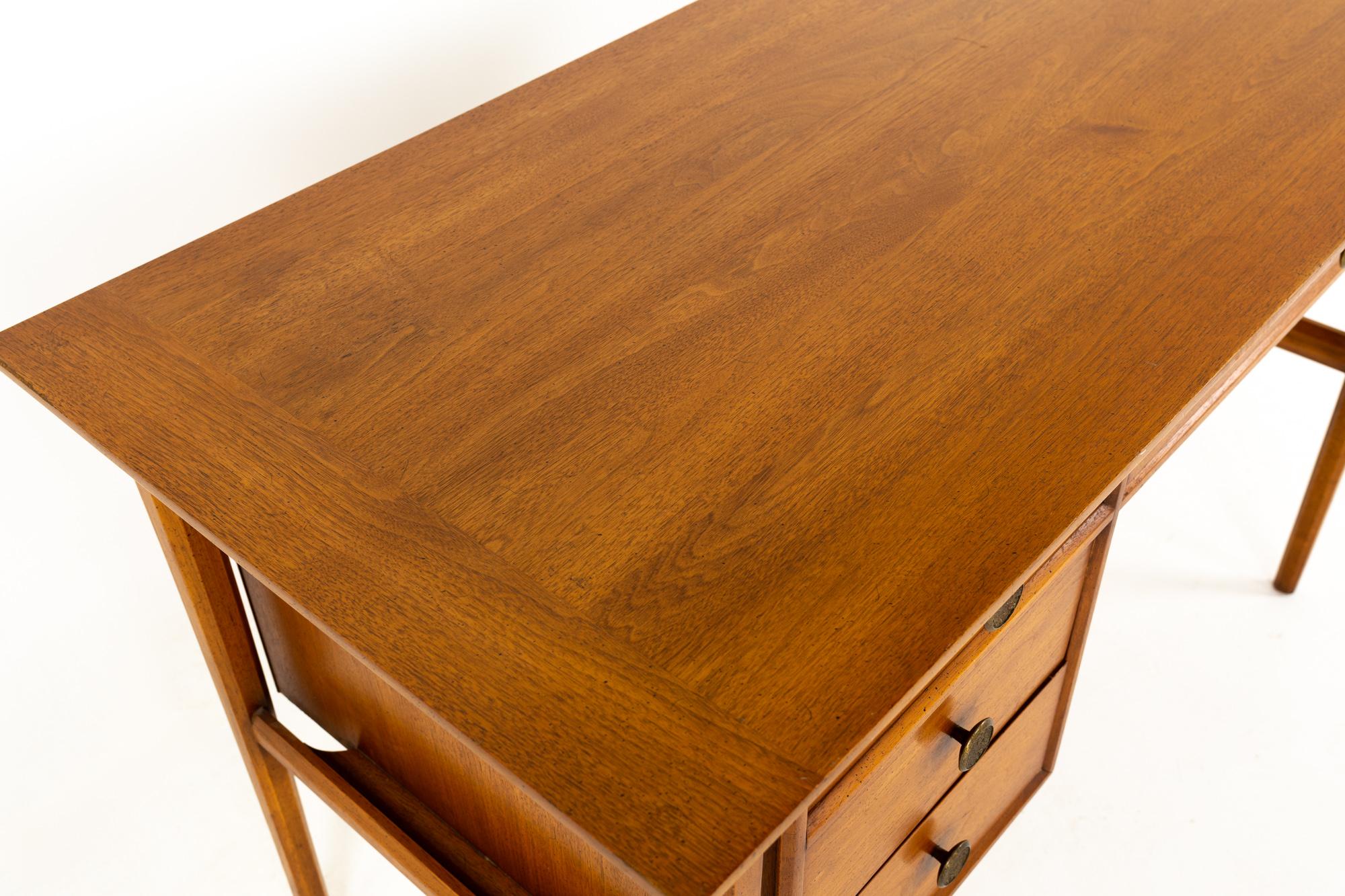 Drexel Heritage Midcentury Desk In Good Condition In Countryside, IL