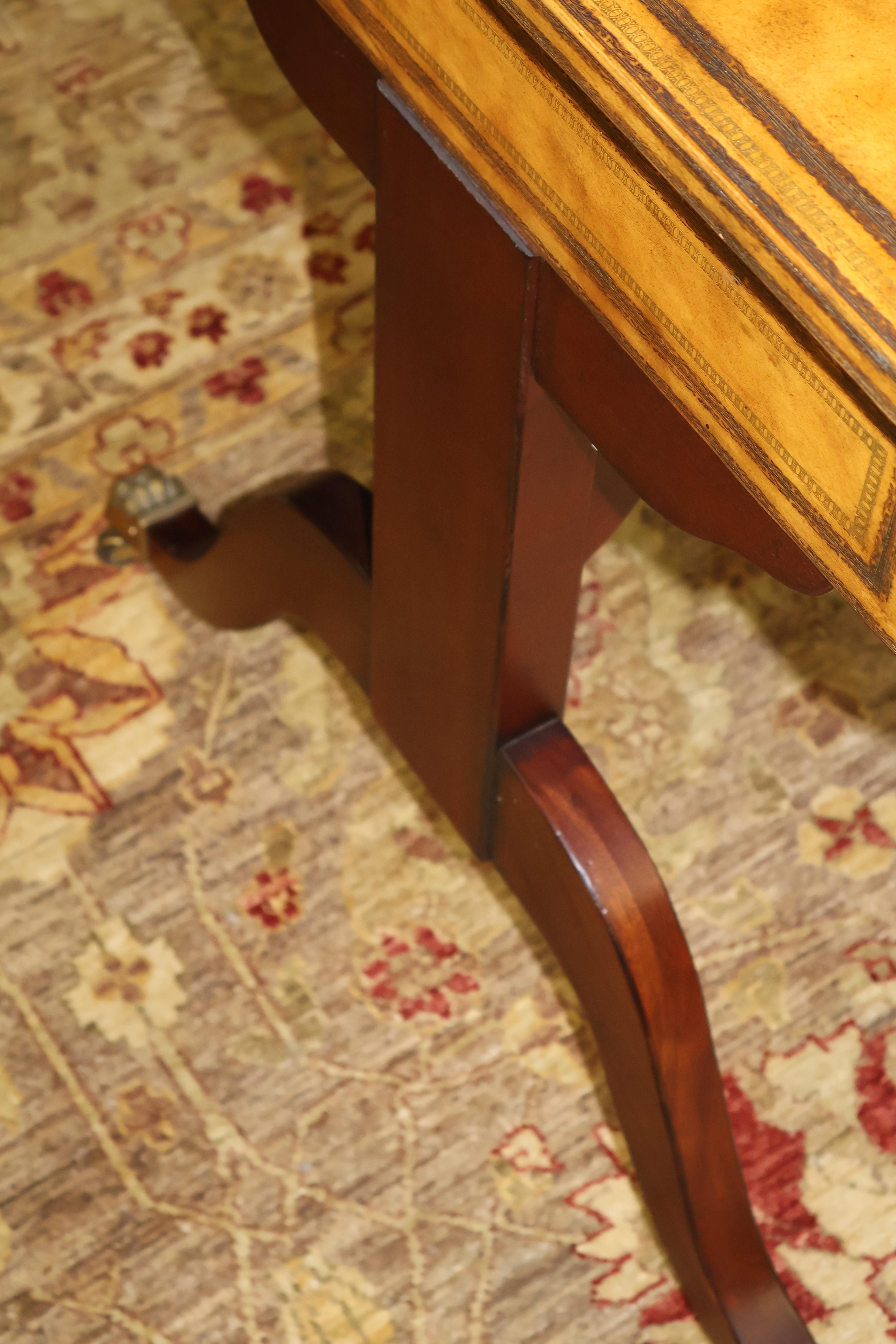 Drexel Heritage Regency Style Leather And Mahogany Game Table For Sale 11