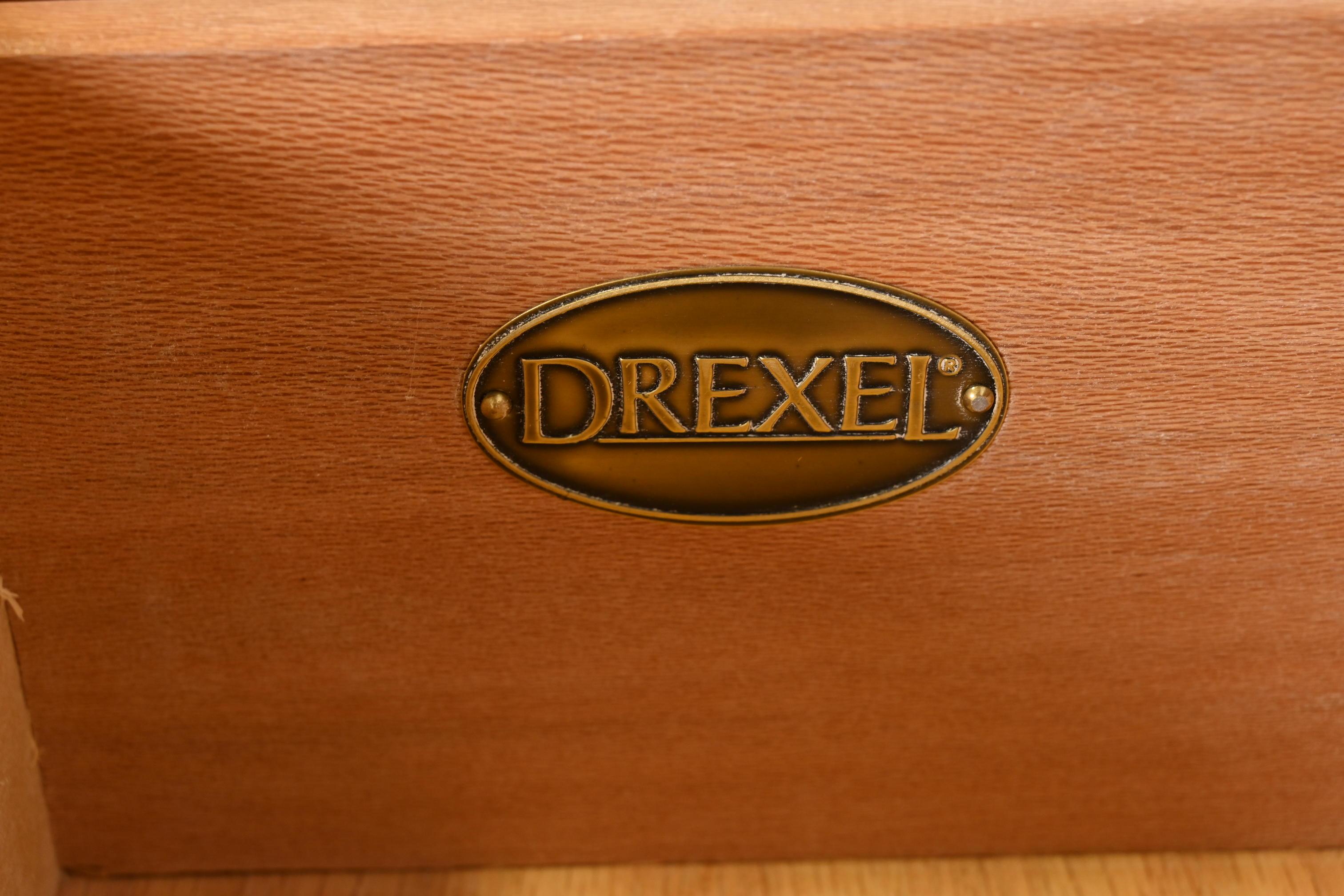 Drexel Heritage - Buffet ou meuble de bar en pin massif de style colonial espagnol Bon état - En vente à South Bend, IN
