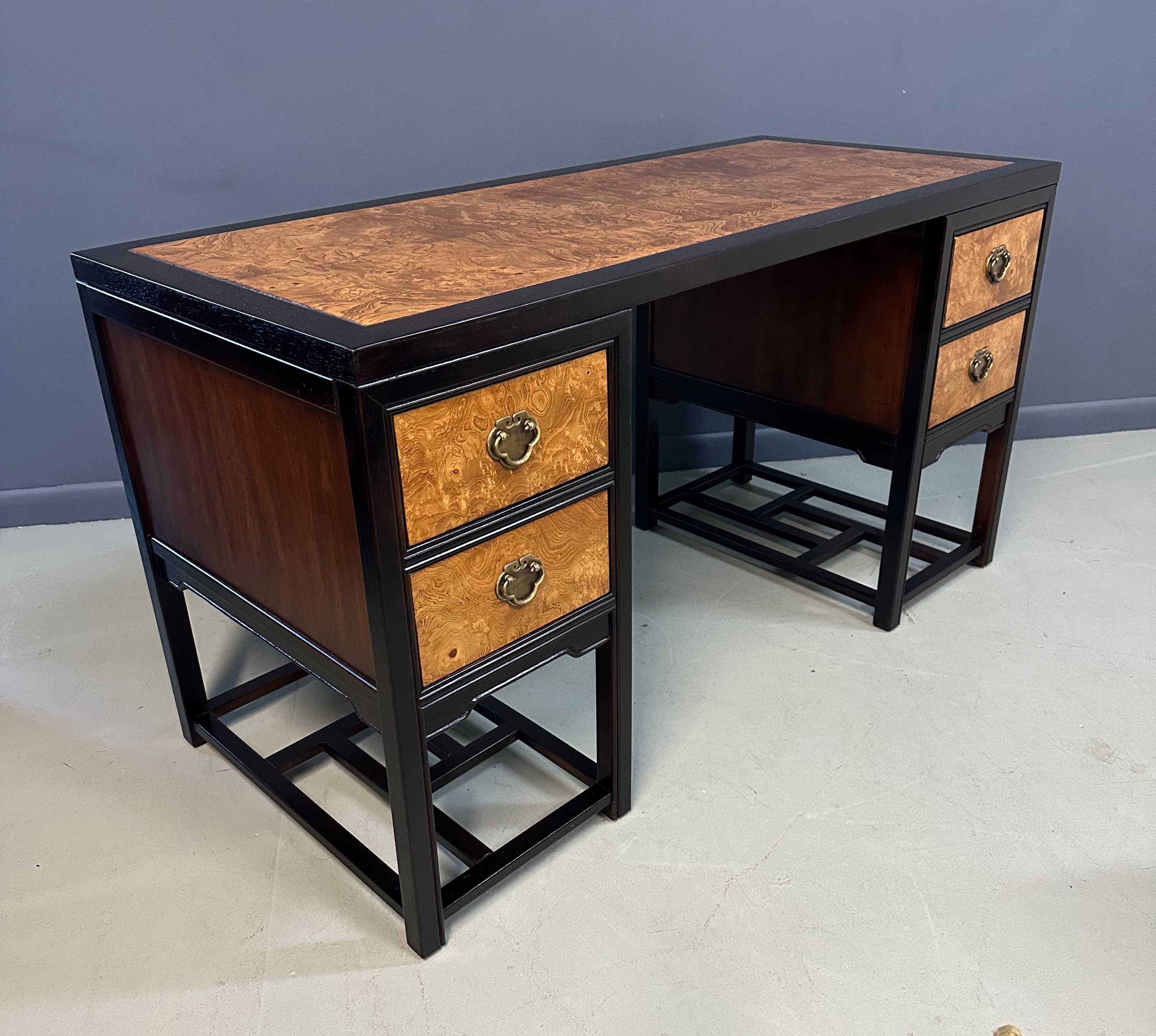 Bureau en acajou et ronce de bois 