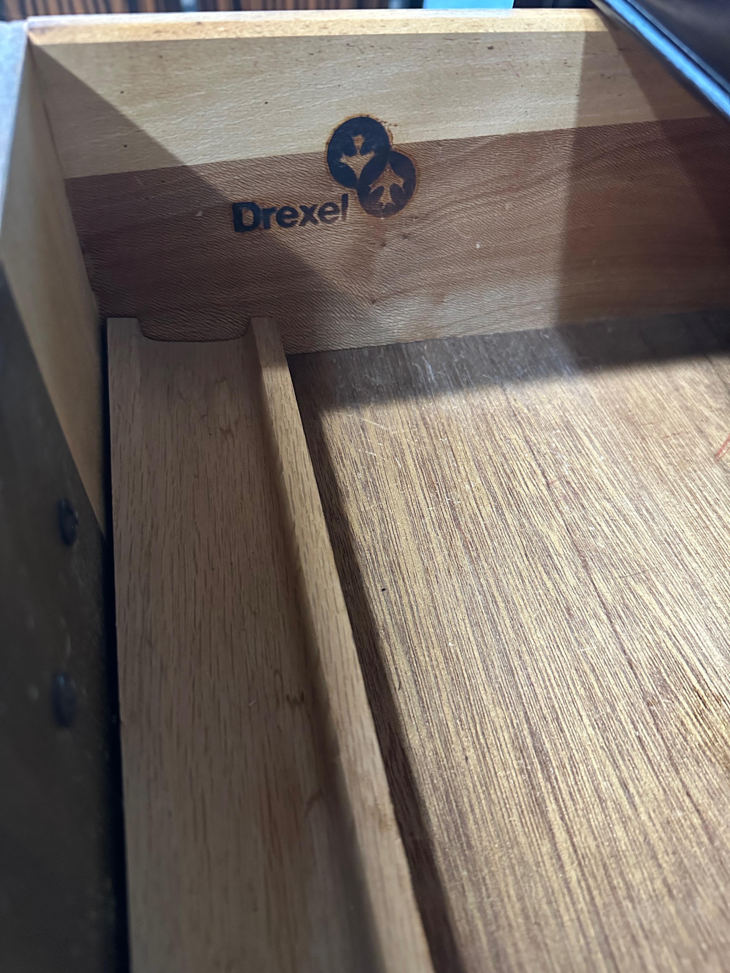 Bureau en acajou et ronce de bois 