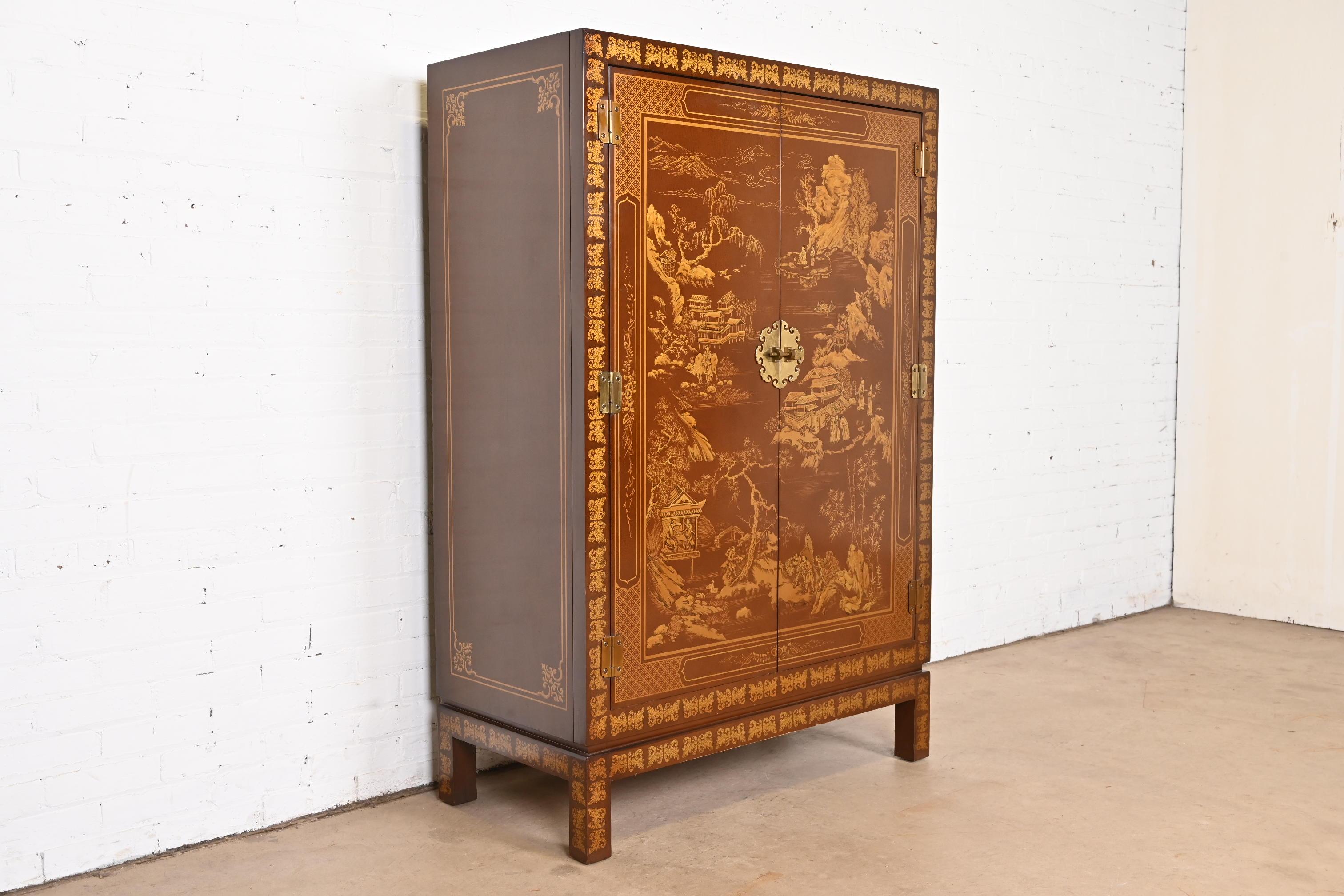Drexel Hollywood Regency Chinoiserie Lacquered and Gold Gilt Lighted Bar Cabinet In Good Condition In South Bend, IN