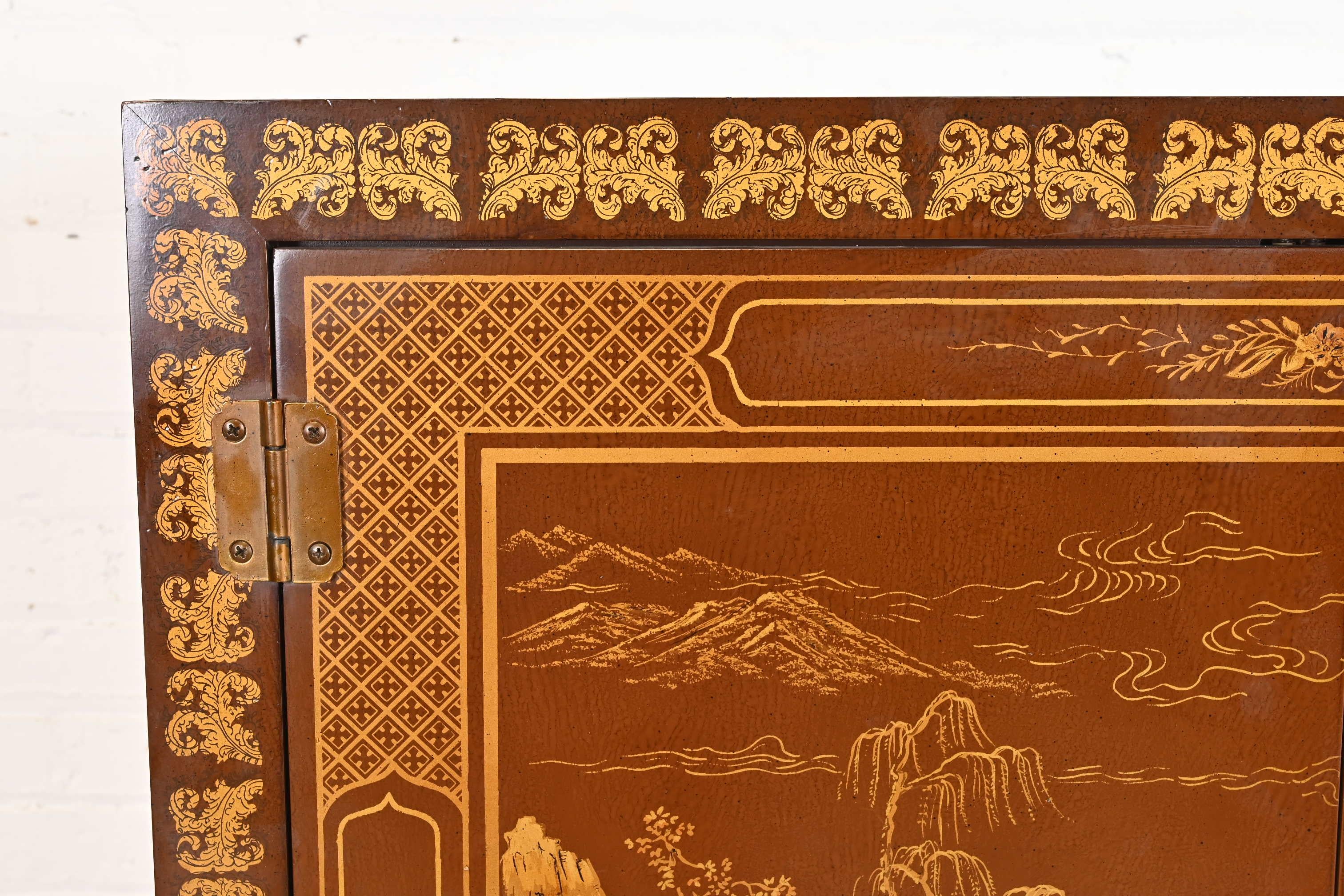 Late 20th Century Drexel Hollywood Regency Chinoiserie Lacquered and Gold Gilt Lighted Bar Cabinet